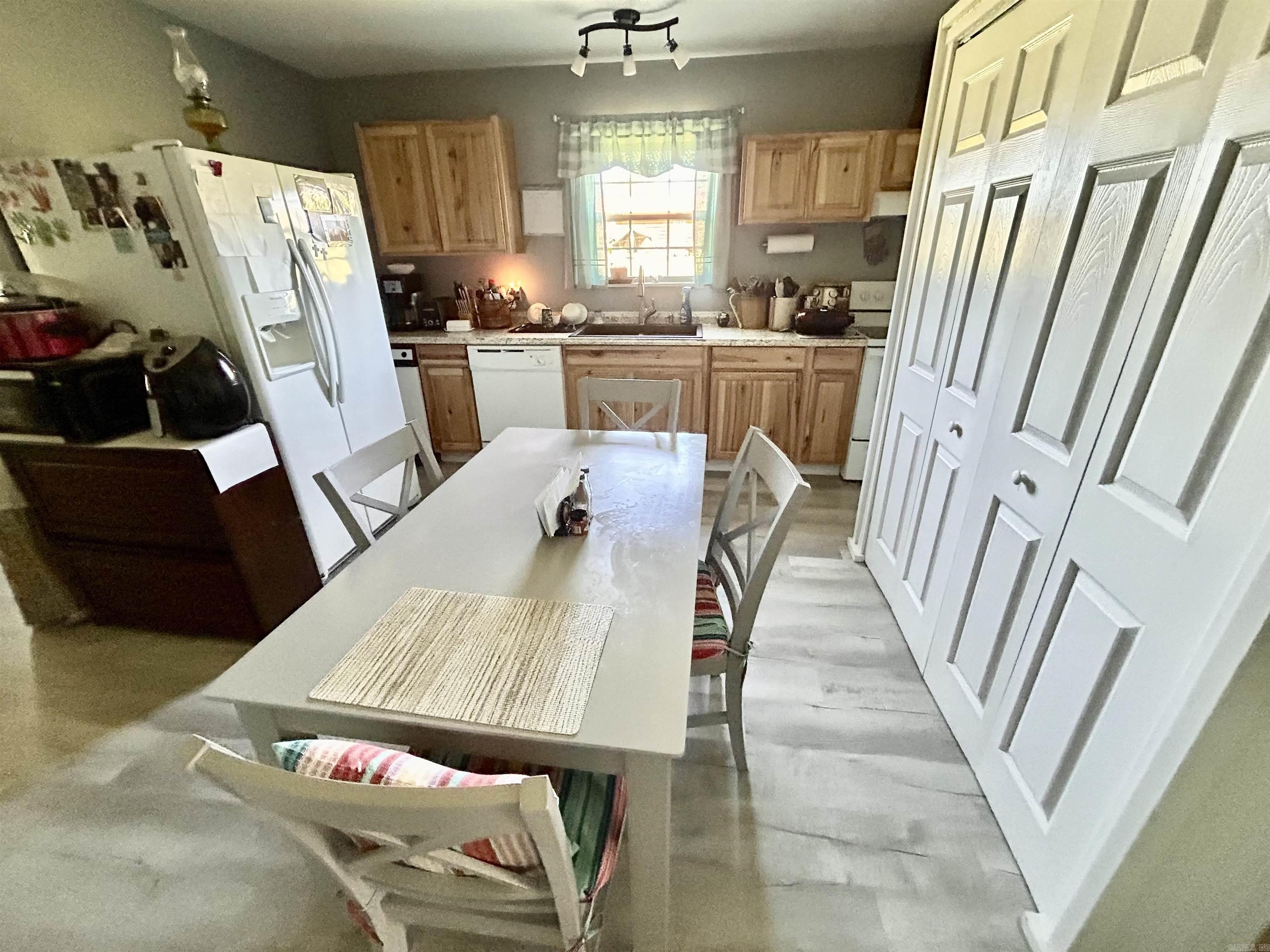 175  Casey  Clinton, AR
