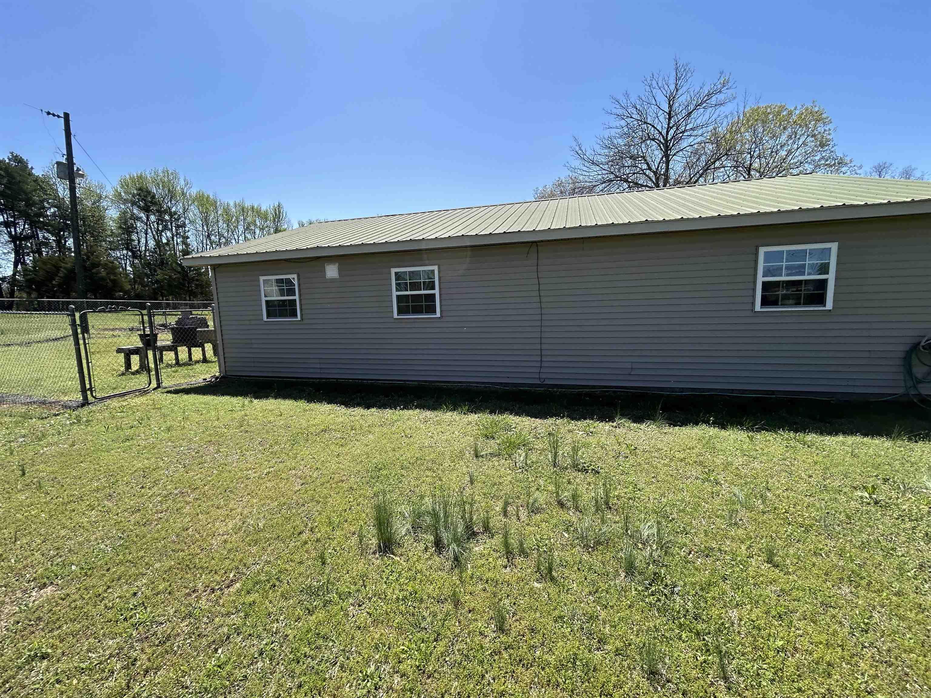 175  Casey  Clinton, AR