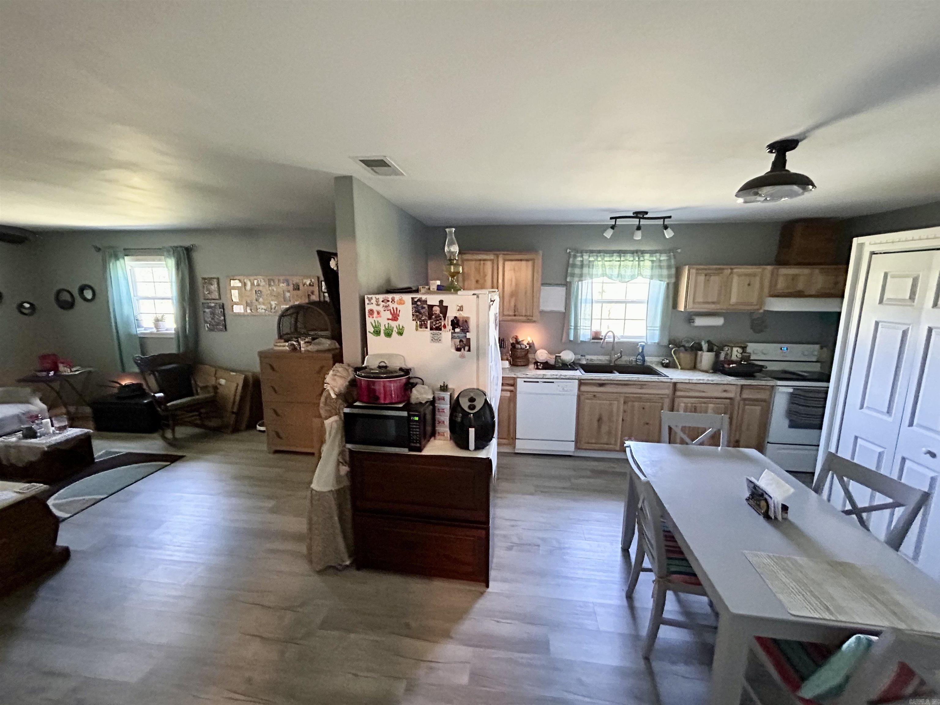 175  Casey  Clinton, AR