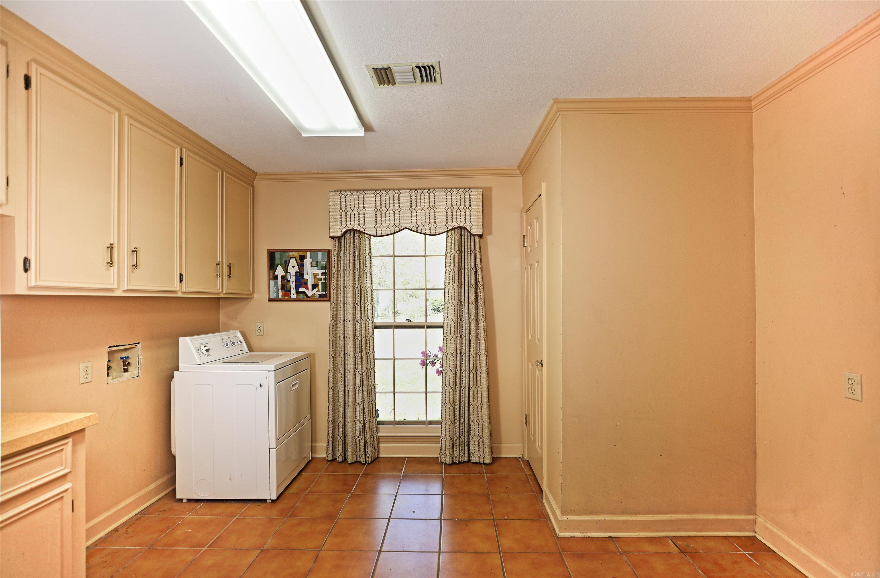 3716 S Privatewood Pine Bluff, AR 71603