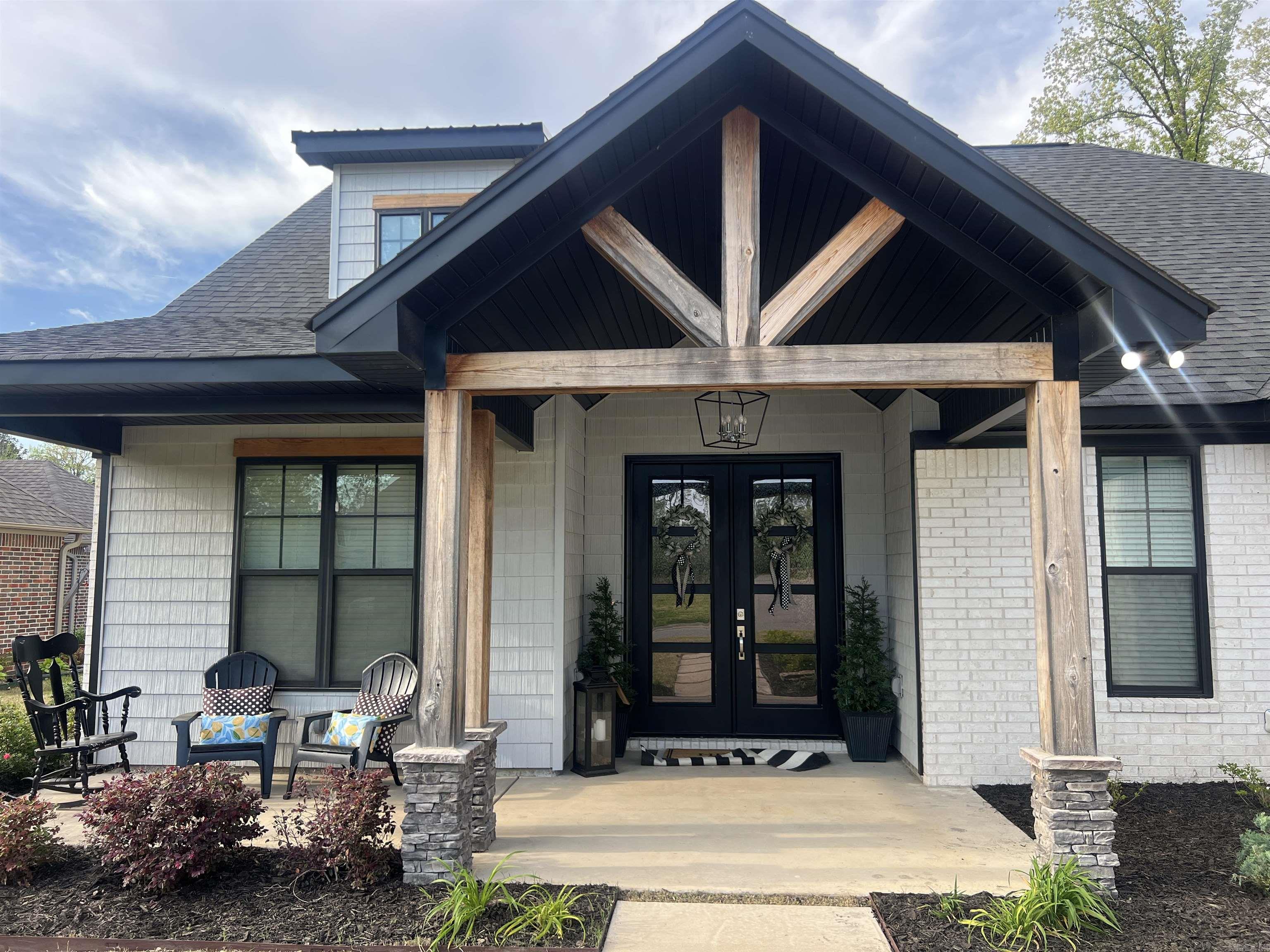 123  Carriage Court  White Hall, AR