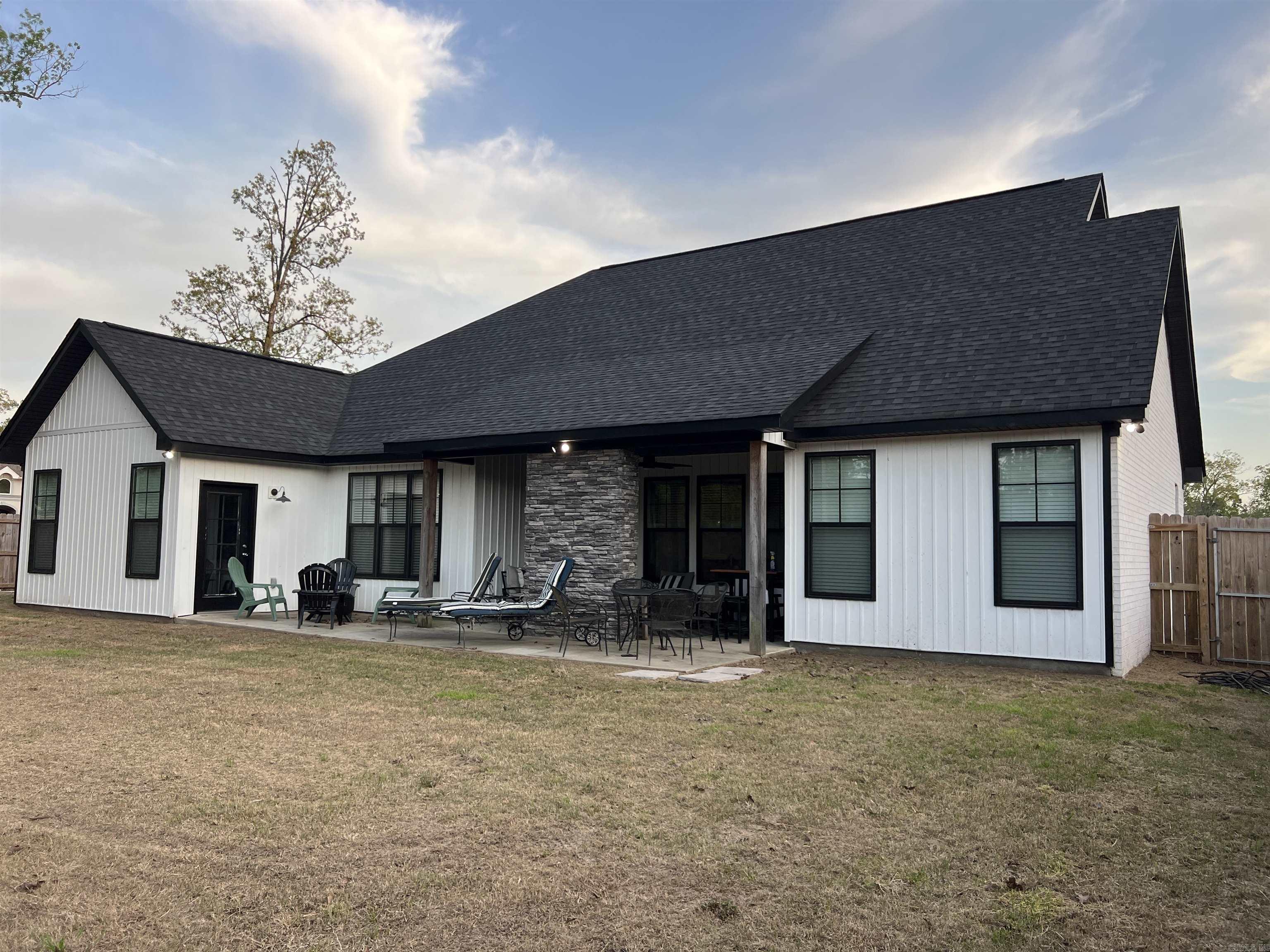 123  Carriage Court  White Hall, AR