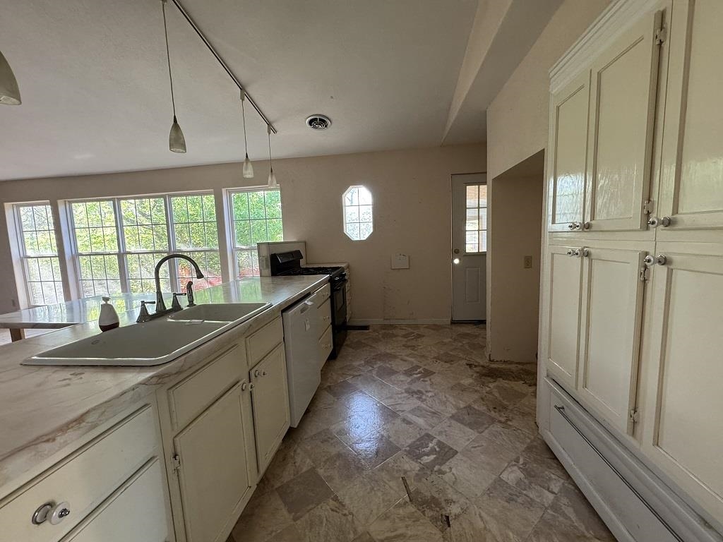 225 N School  Gassville, AR