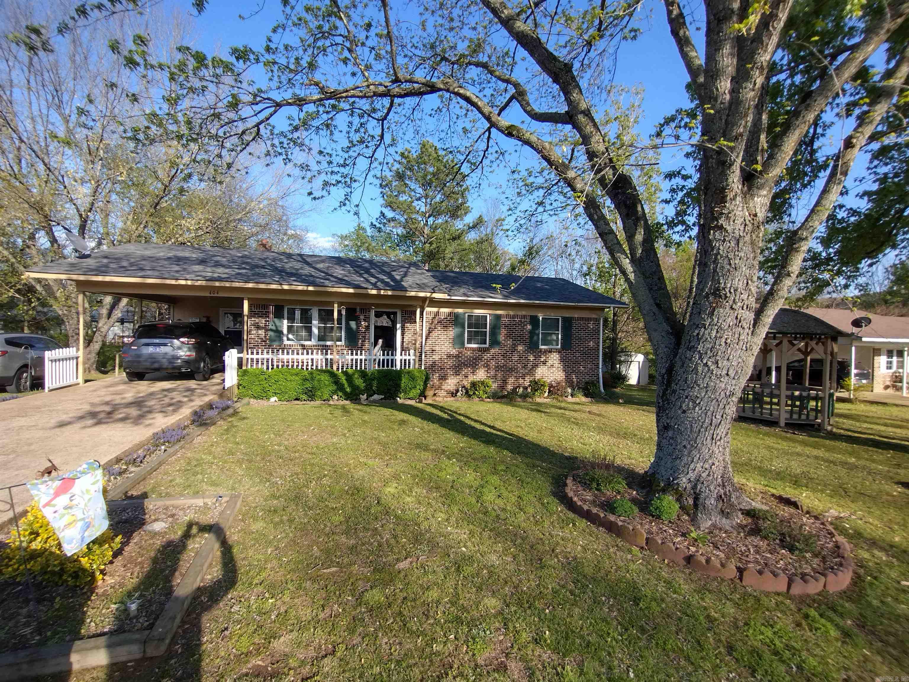 404  Downey DR  Mountain View, AR