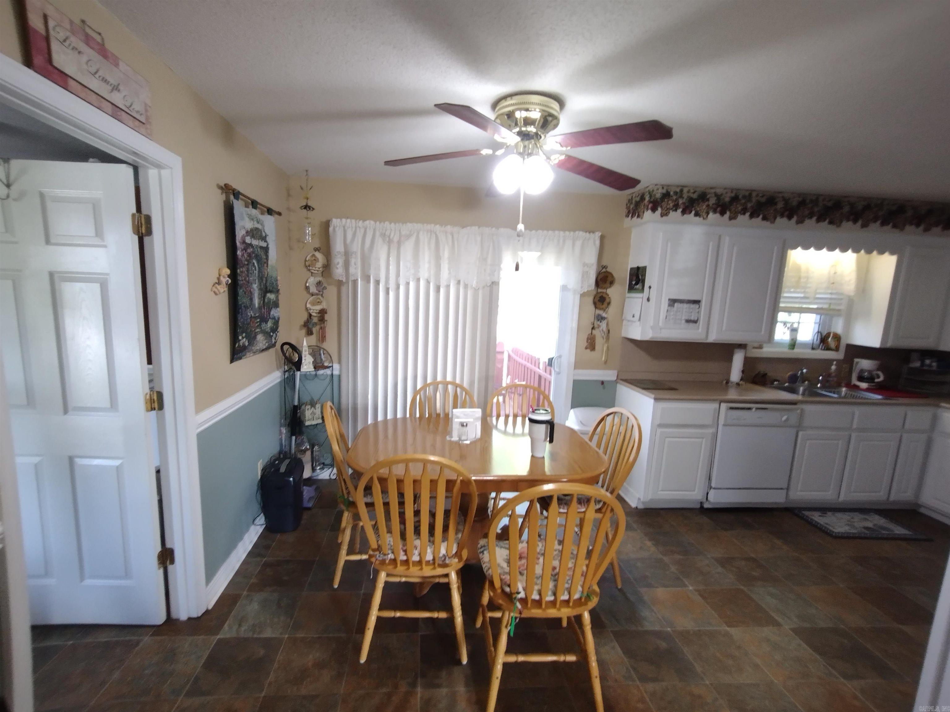 404  Downey DR  Mountain View, AR