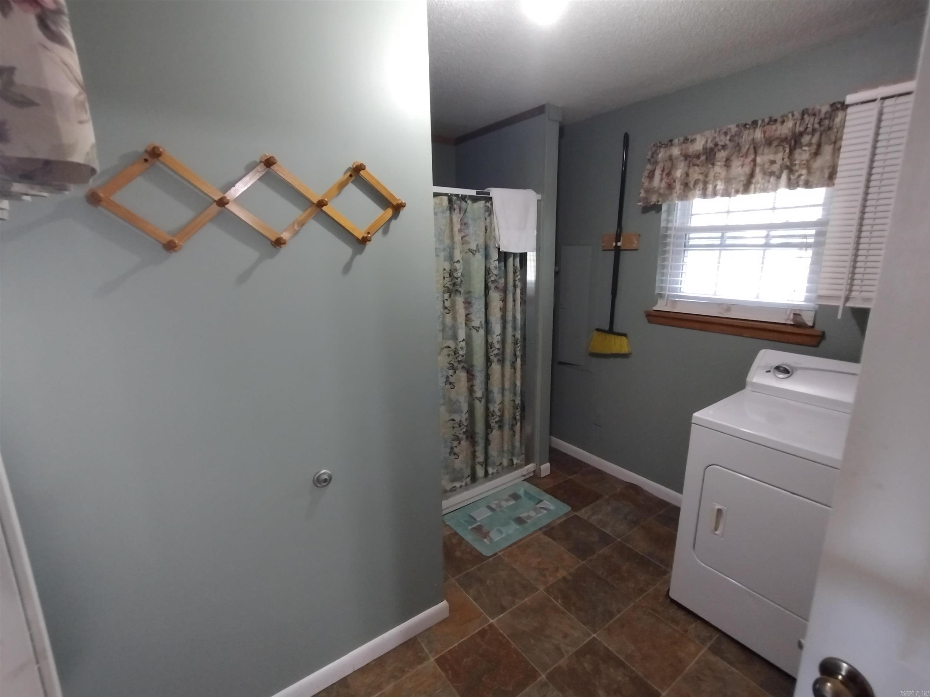 404  Downey DR  Mountain View, AR
