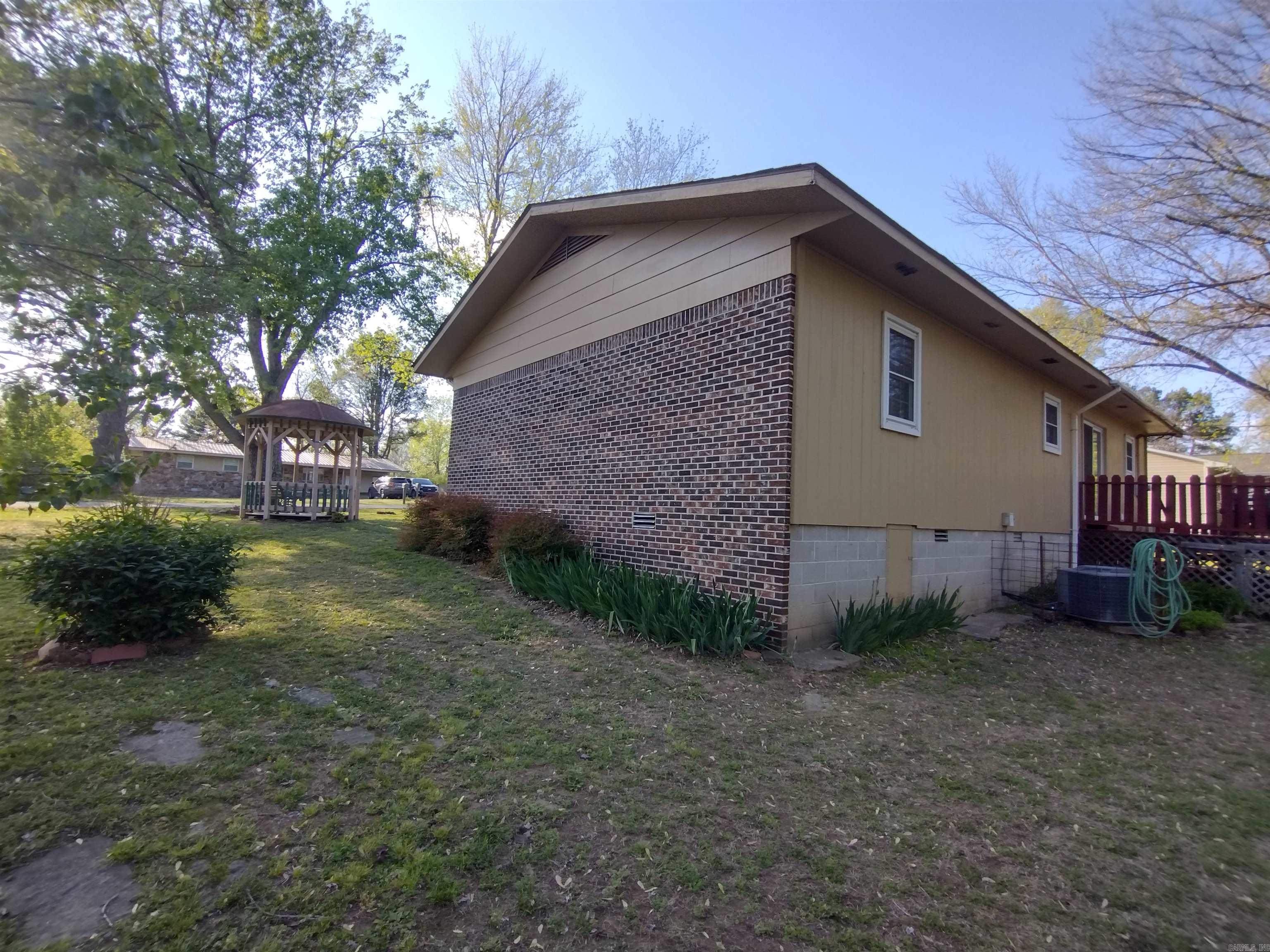 404  Downey DR  Mountain View, AR
