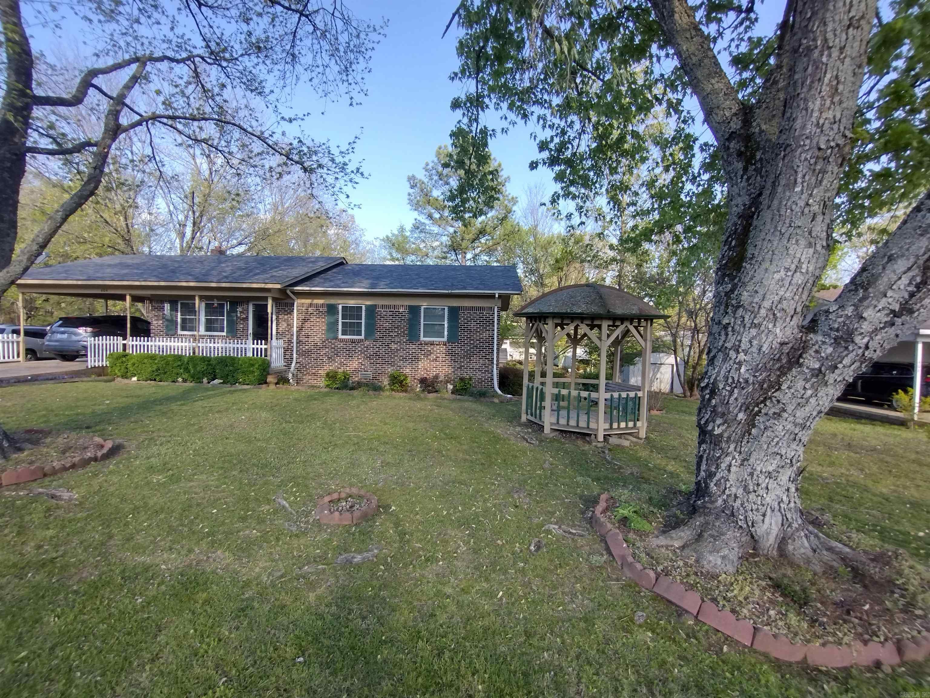 404  Downey DR  Mountain View, AR