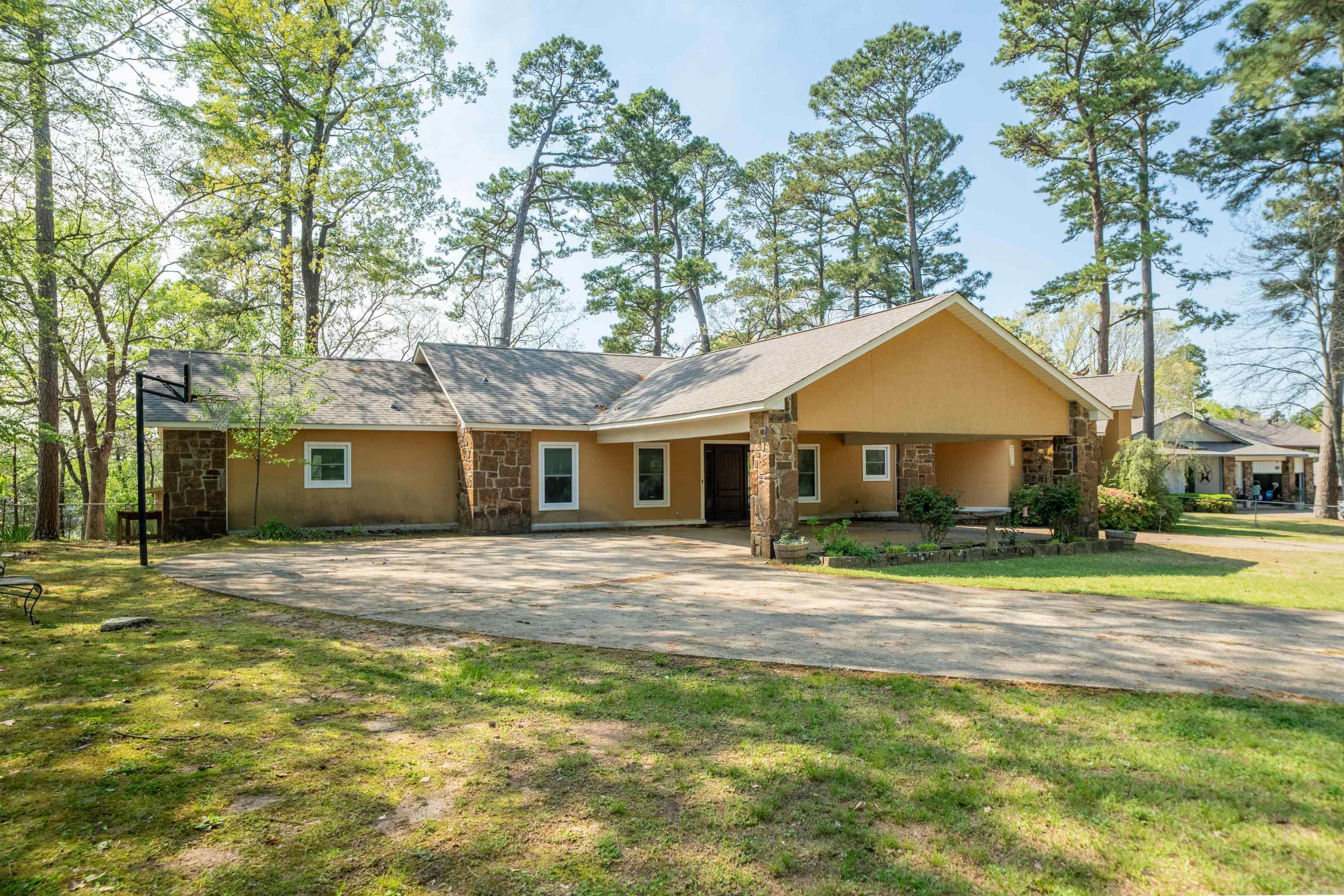 166  Heatherwood  Hot Springs, AR