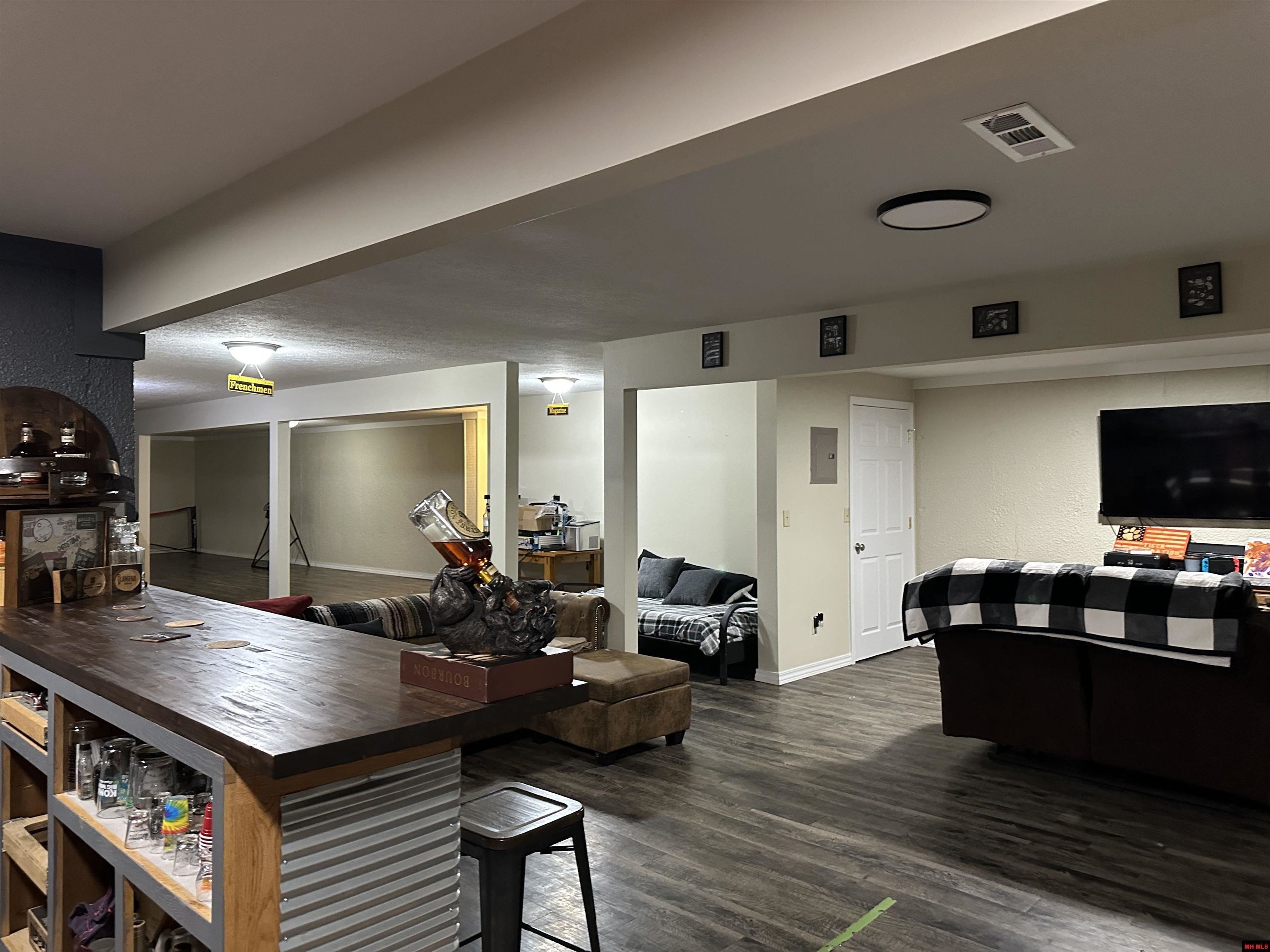 13534  MC 8001  Yellville, AR
