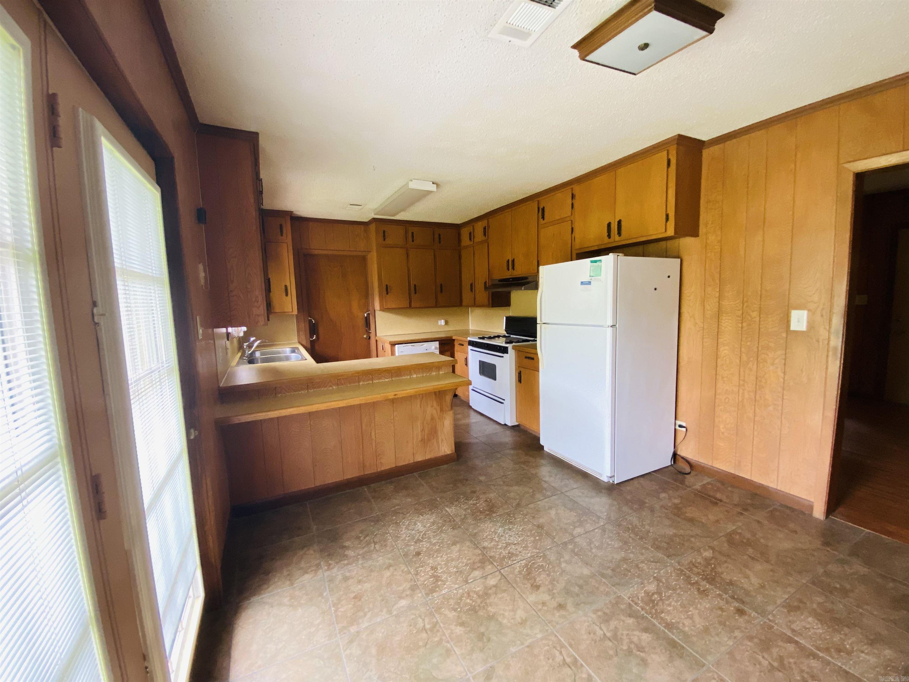 817  Waco St  Camden, AR