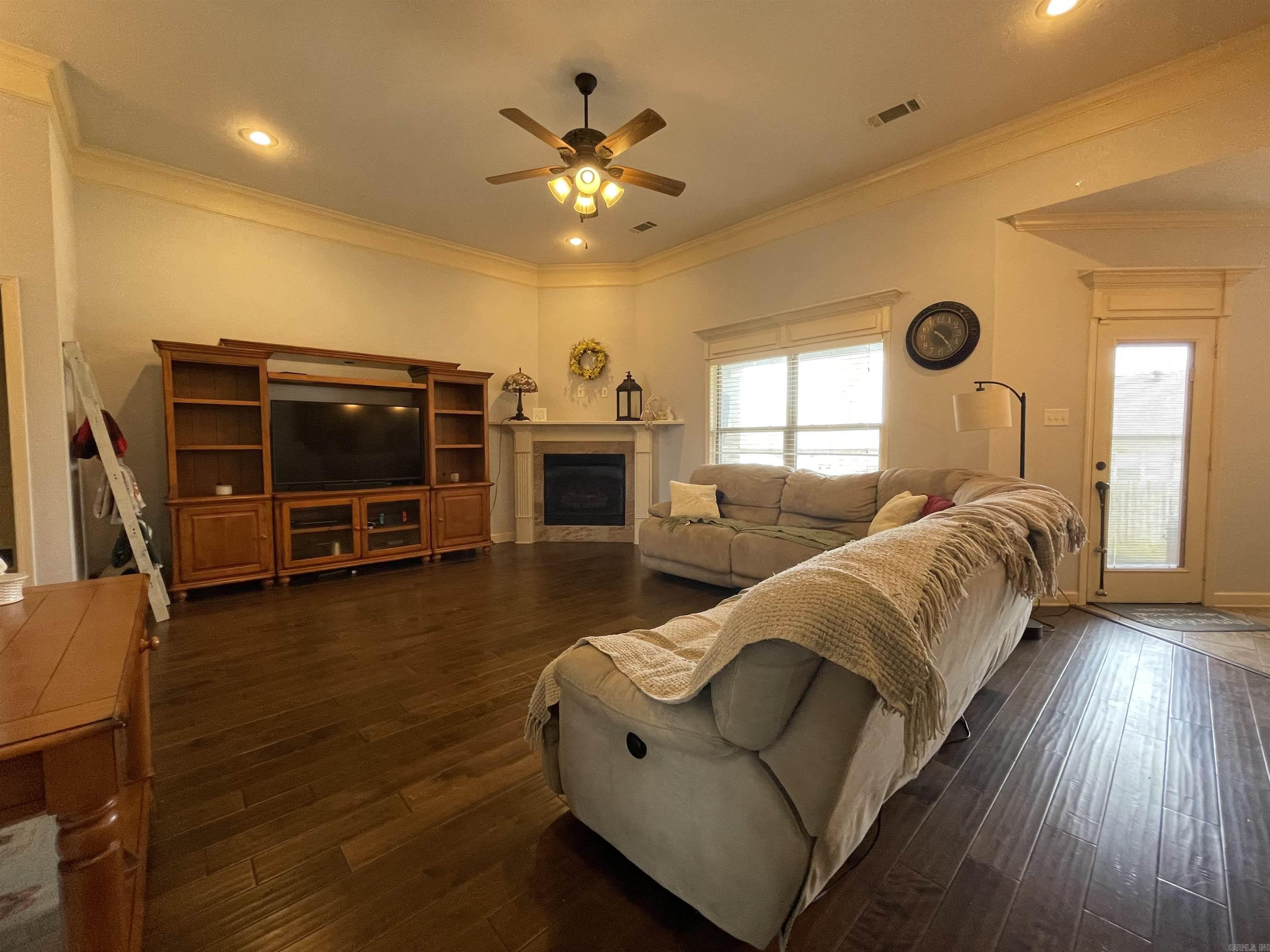 732  Mango  Austin, AR