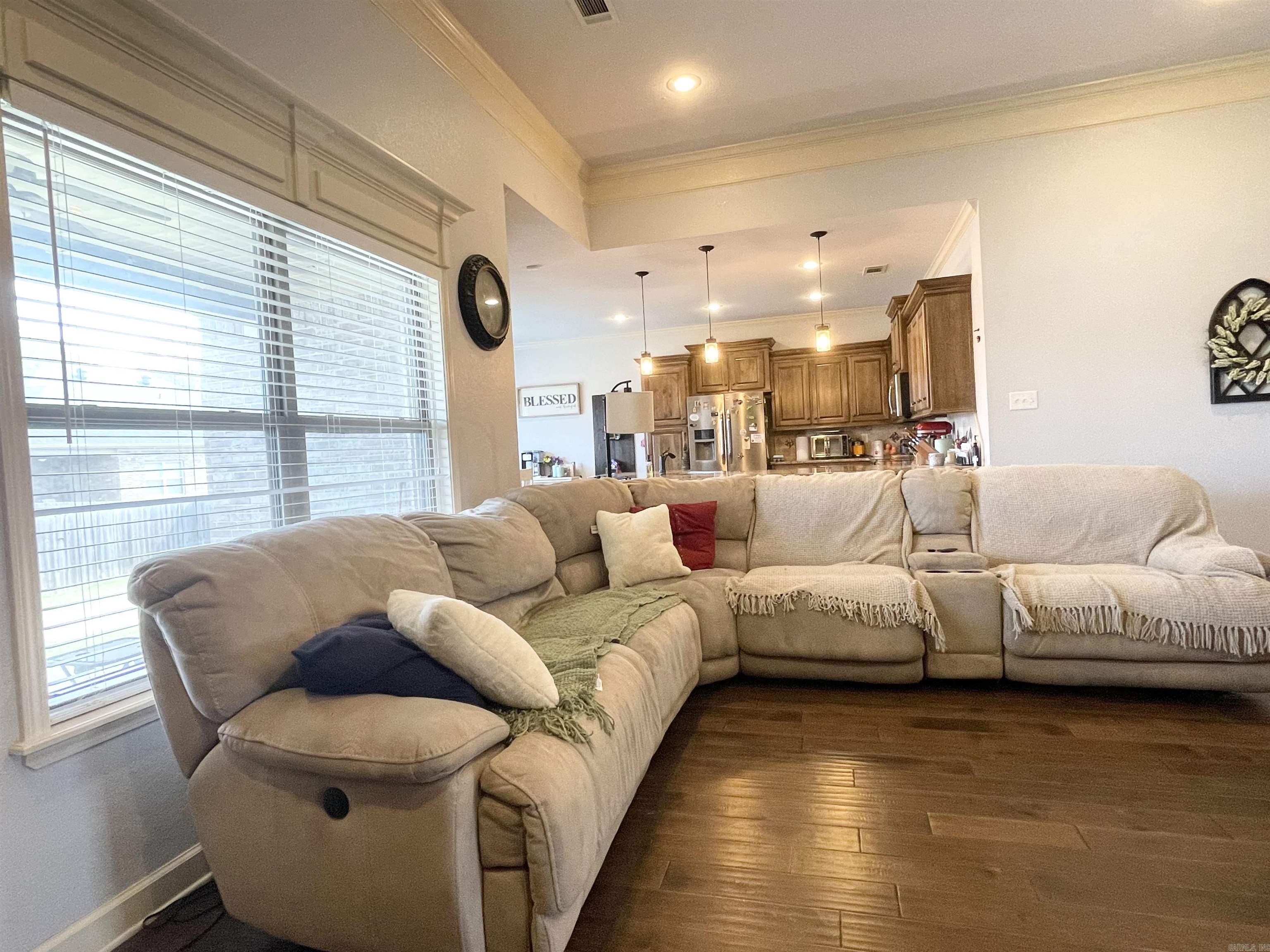 732  Mango  Austin, AR