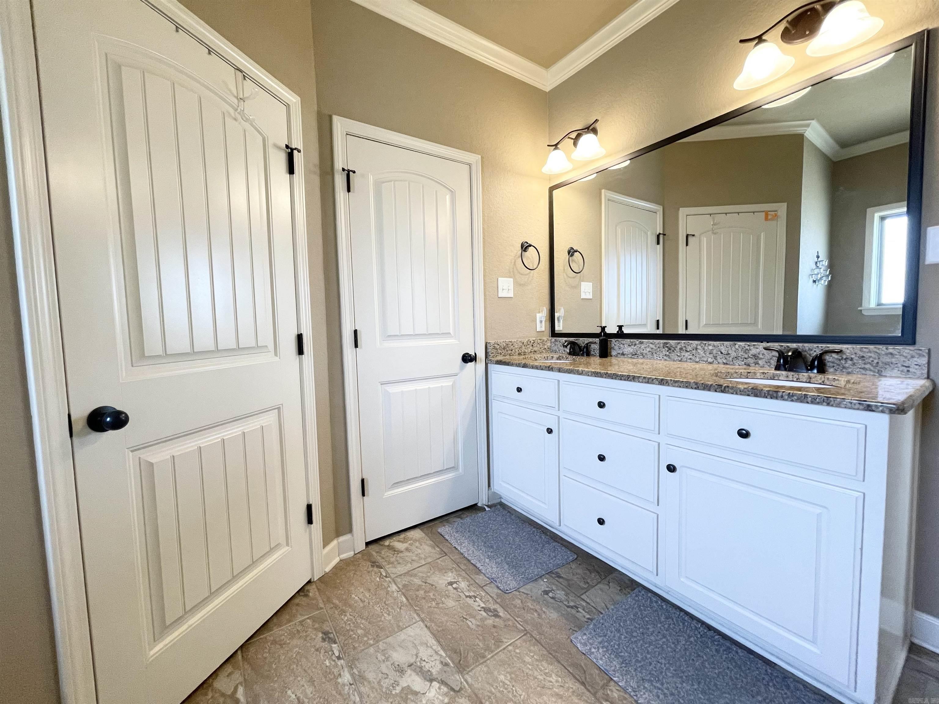 732  Mango  Austin, AR
