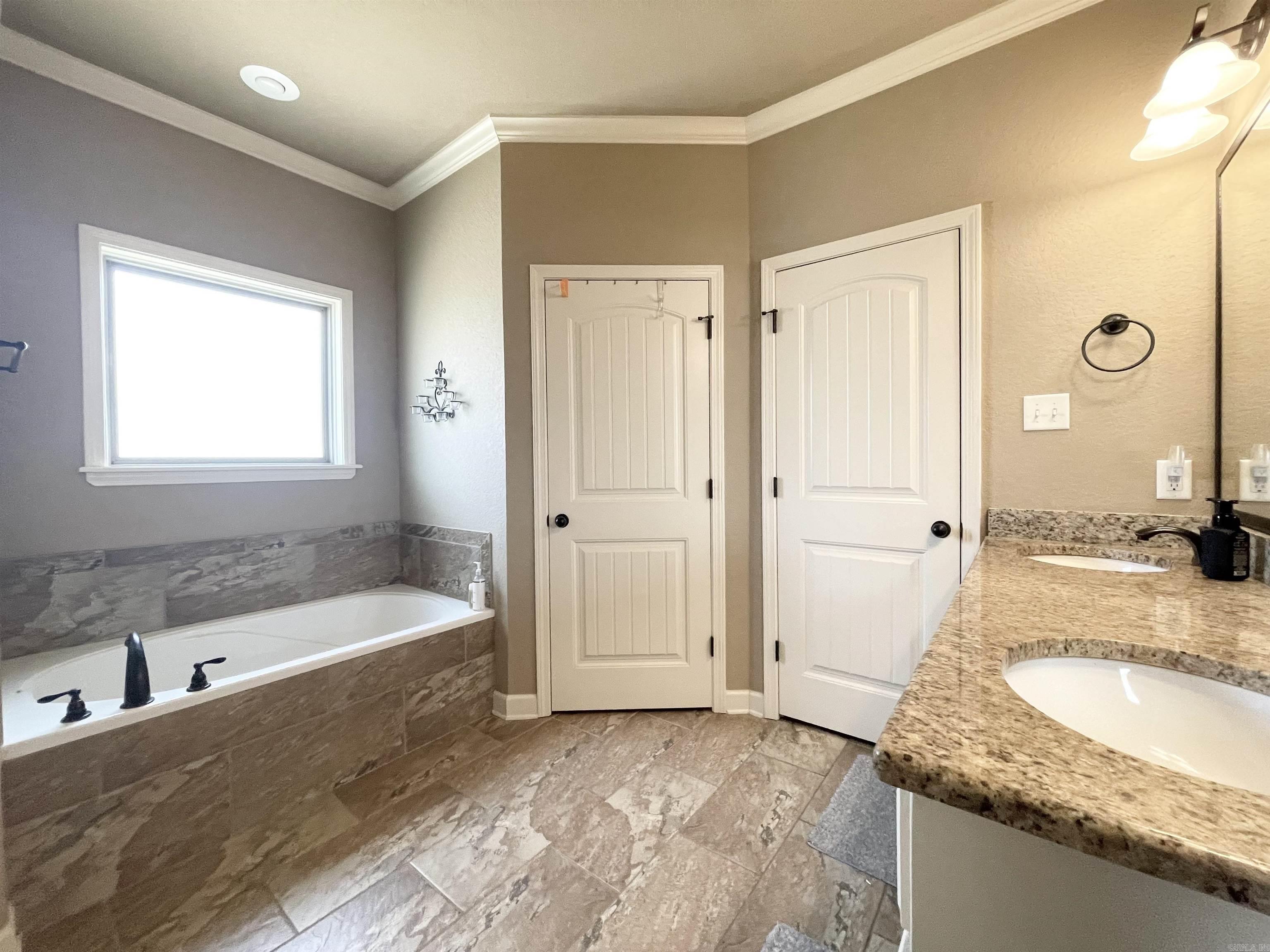 732  Mango  Austin, AR