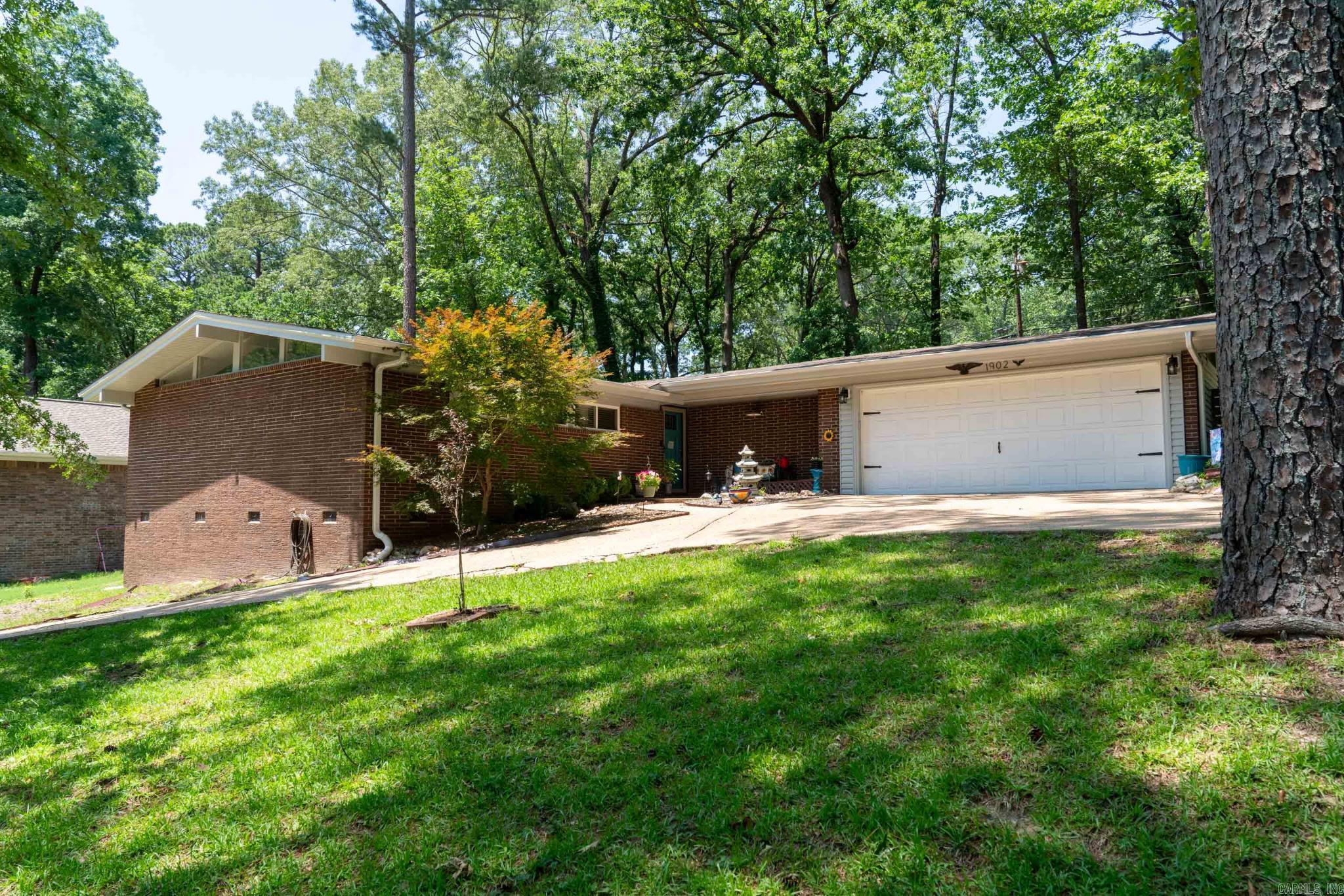 1902  Lynnwood  Benton, AR
