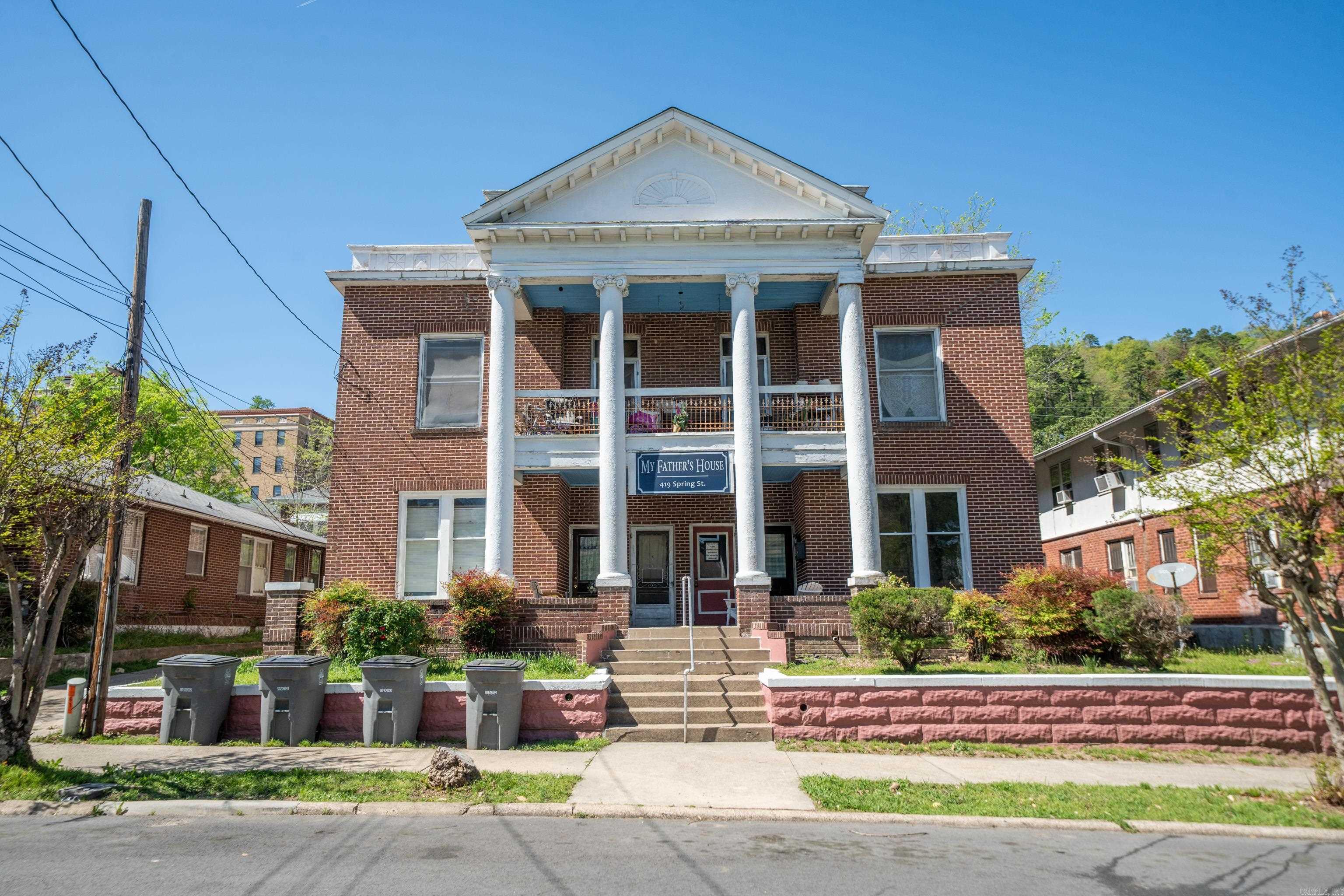 419  Spring  Hot Springs, AR