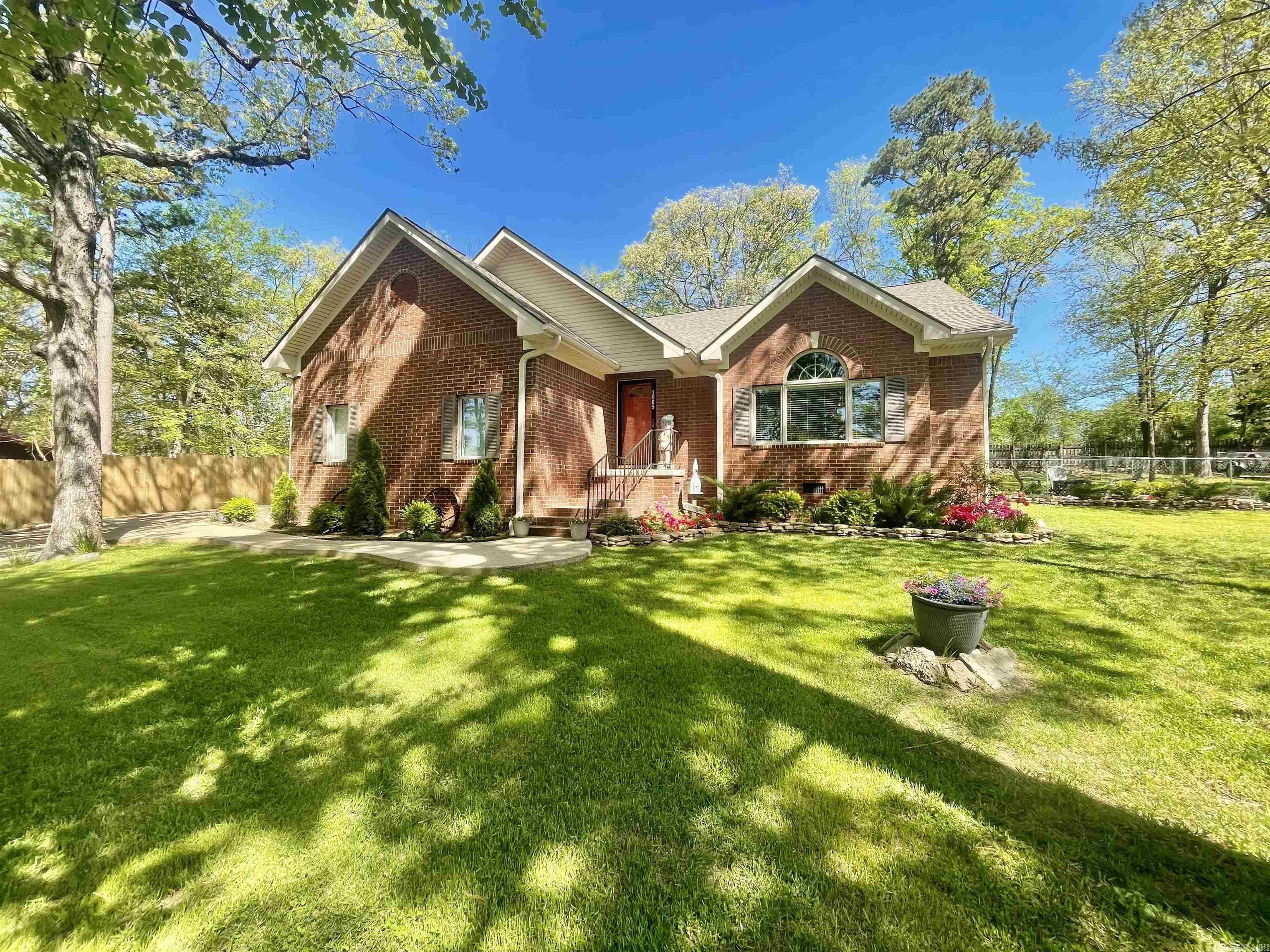1005 Briarwood Street Mountain View, AR 72560