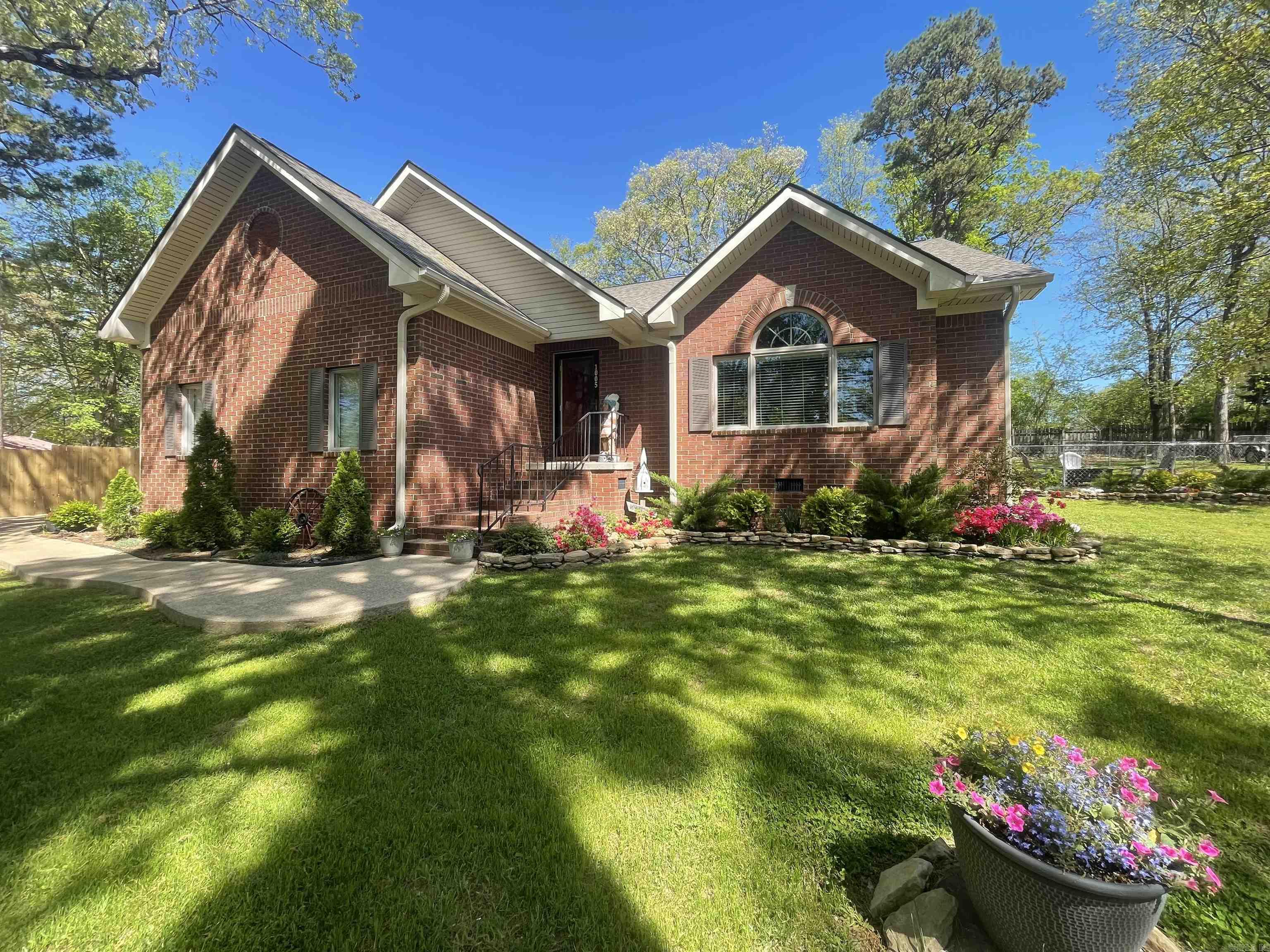 1005 Briarwood Street Mountain View, AR 72560