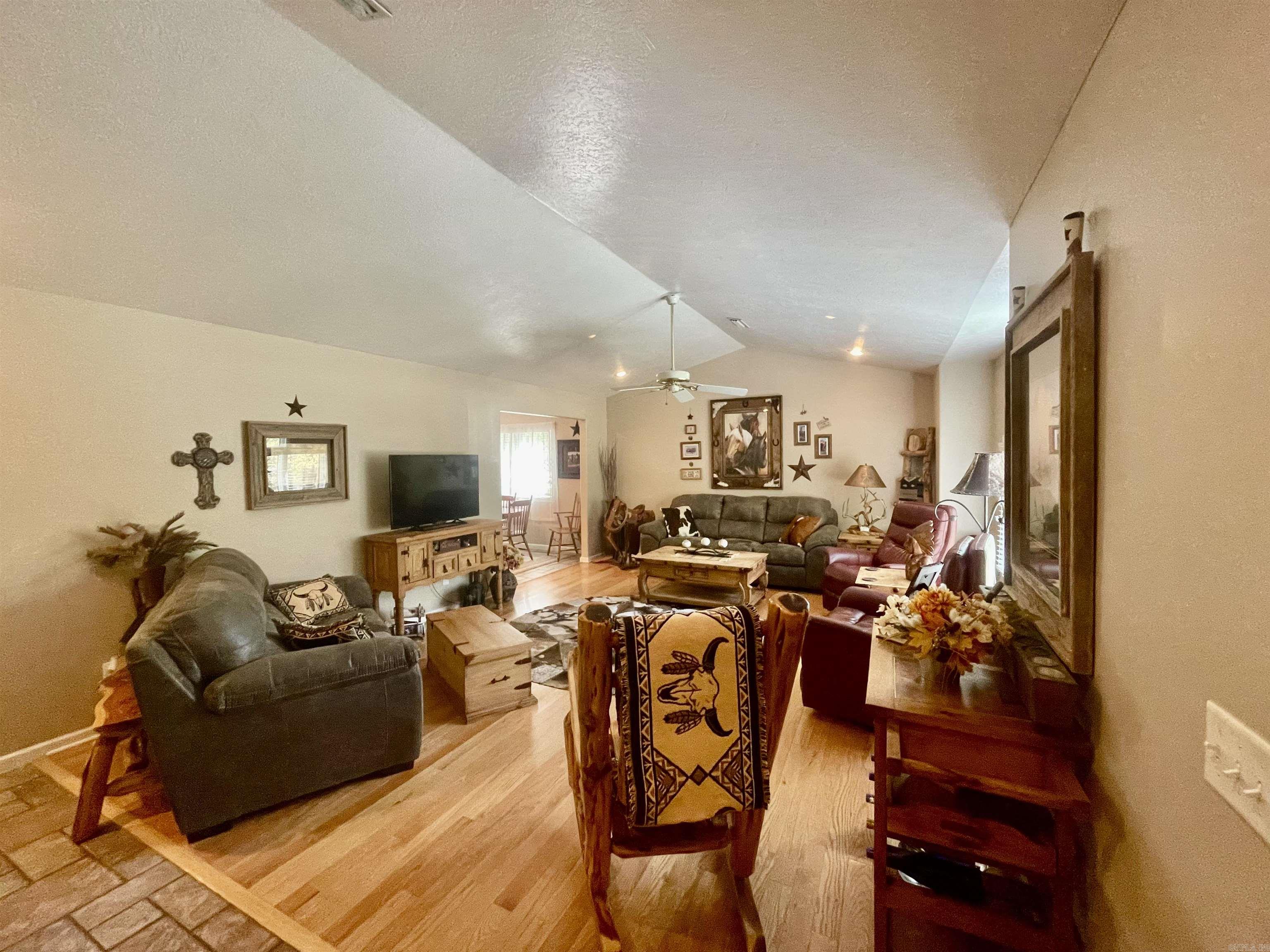 1005 Briarwood Street Mountain View, AR 72560