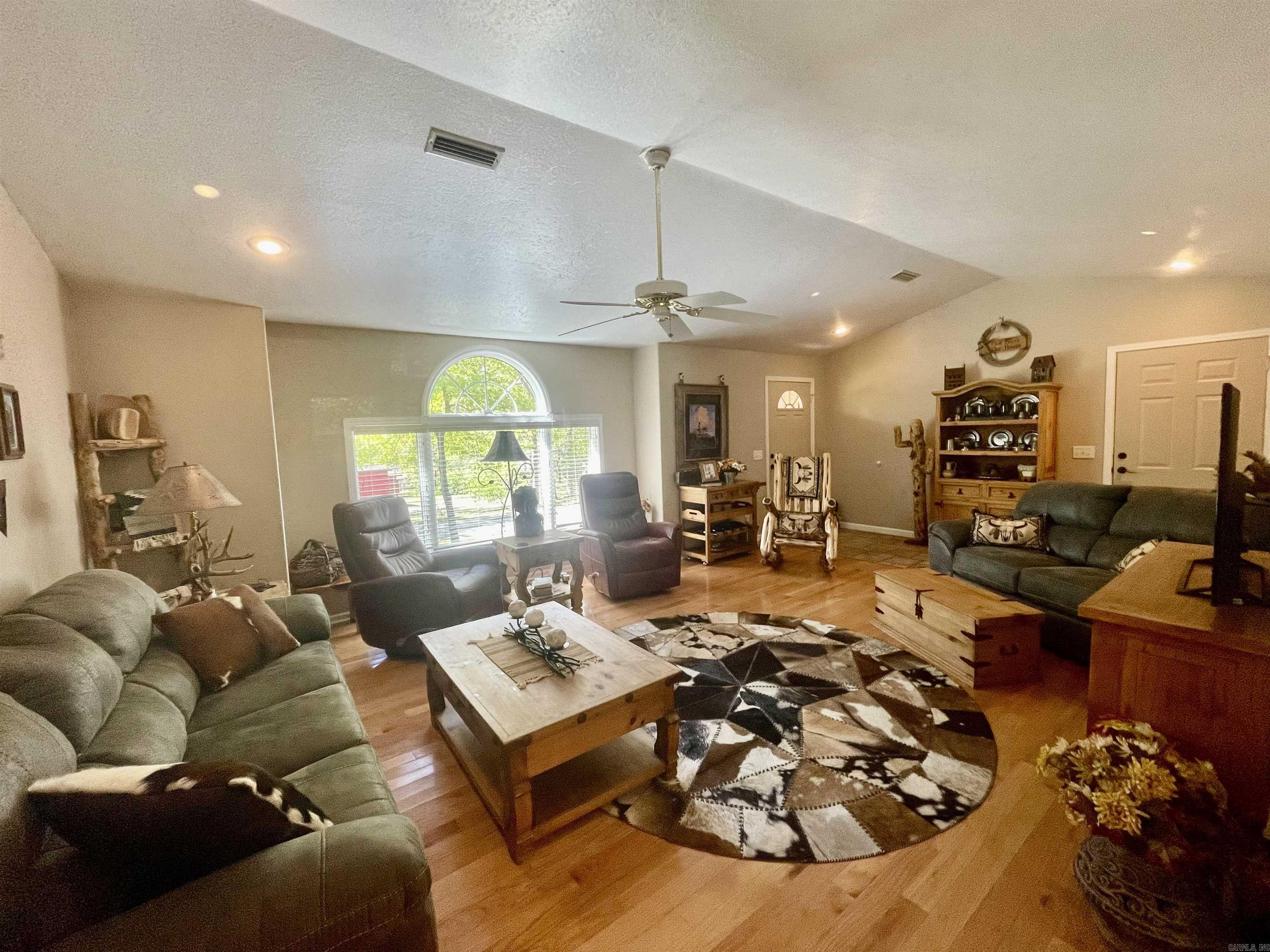 1005 Briarwood Street Mountain View, AR 72560