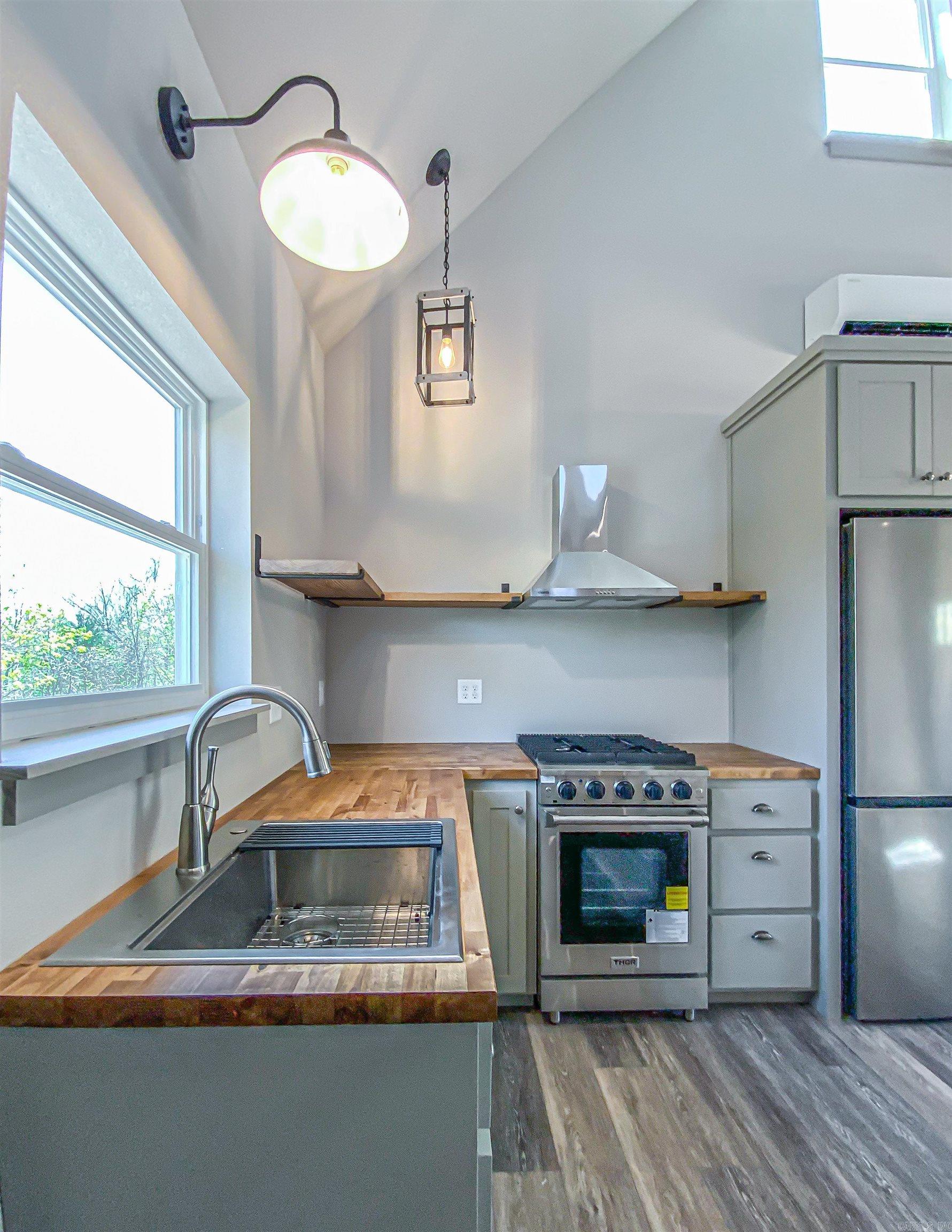 5703  MC 5004  Valley Springs, AR