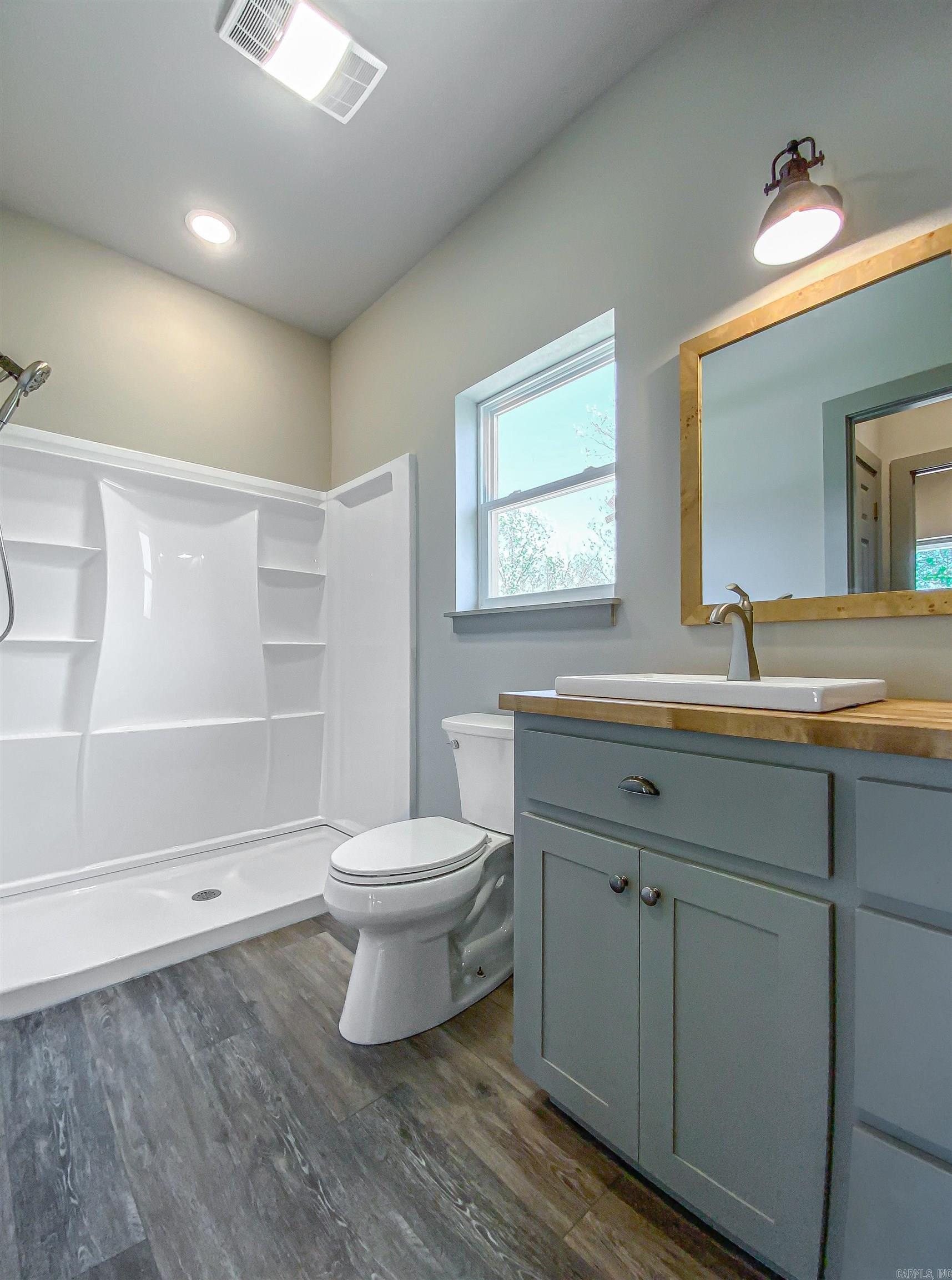 5703  MC 5004  Valley Springs, AR