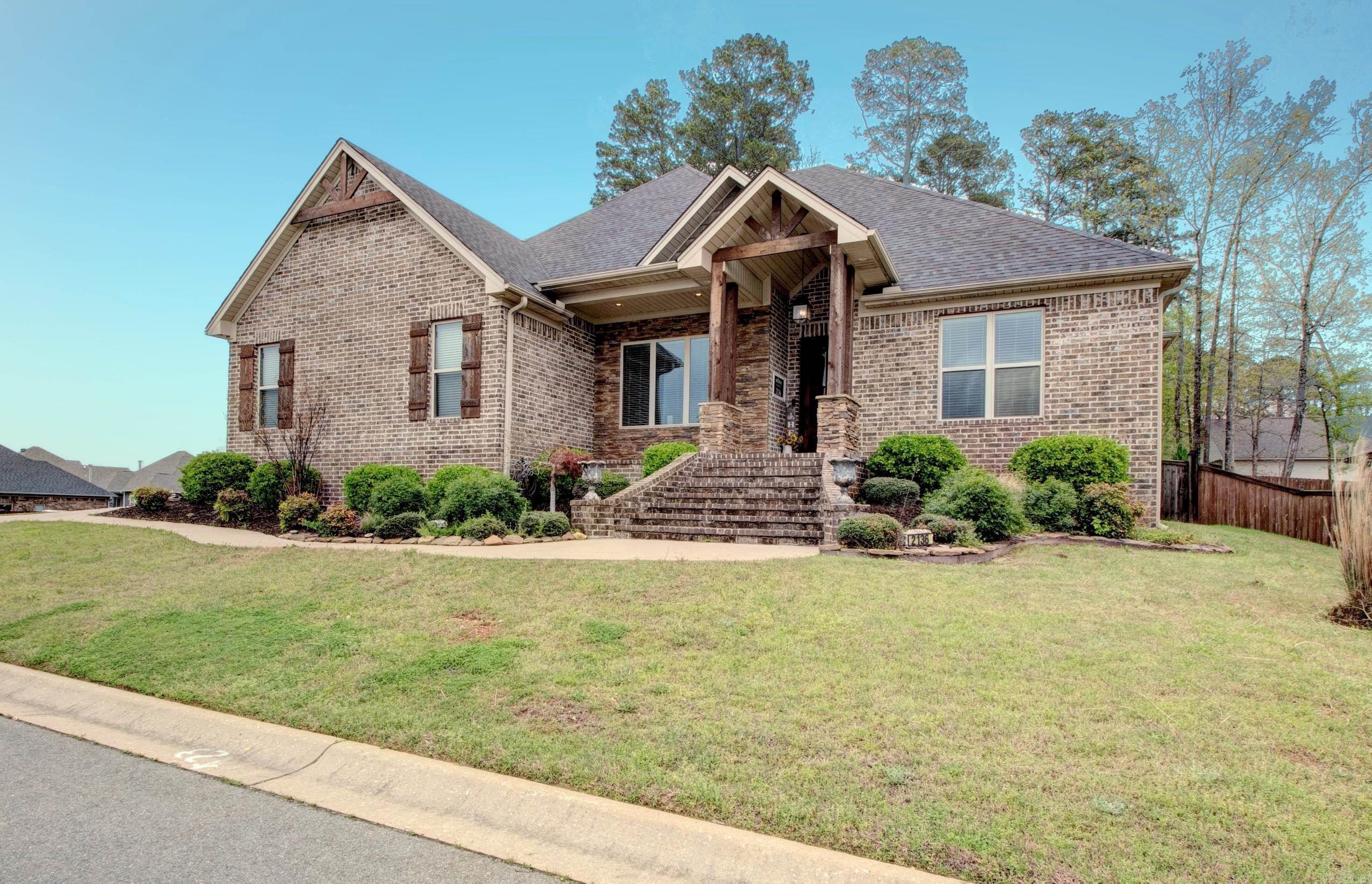 2136  Avondale  Benton, AR
