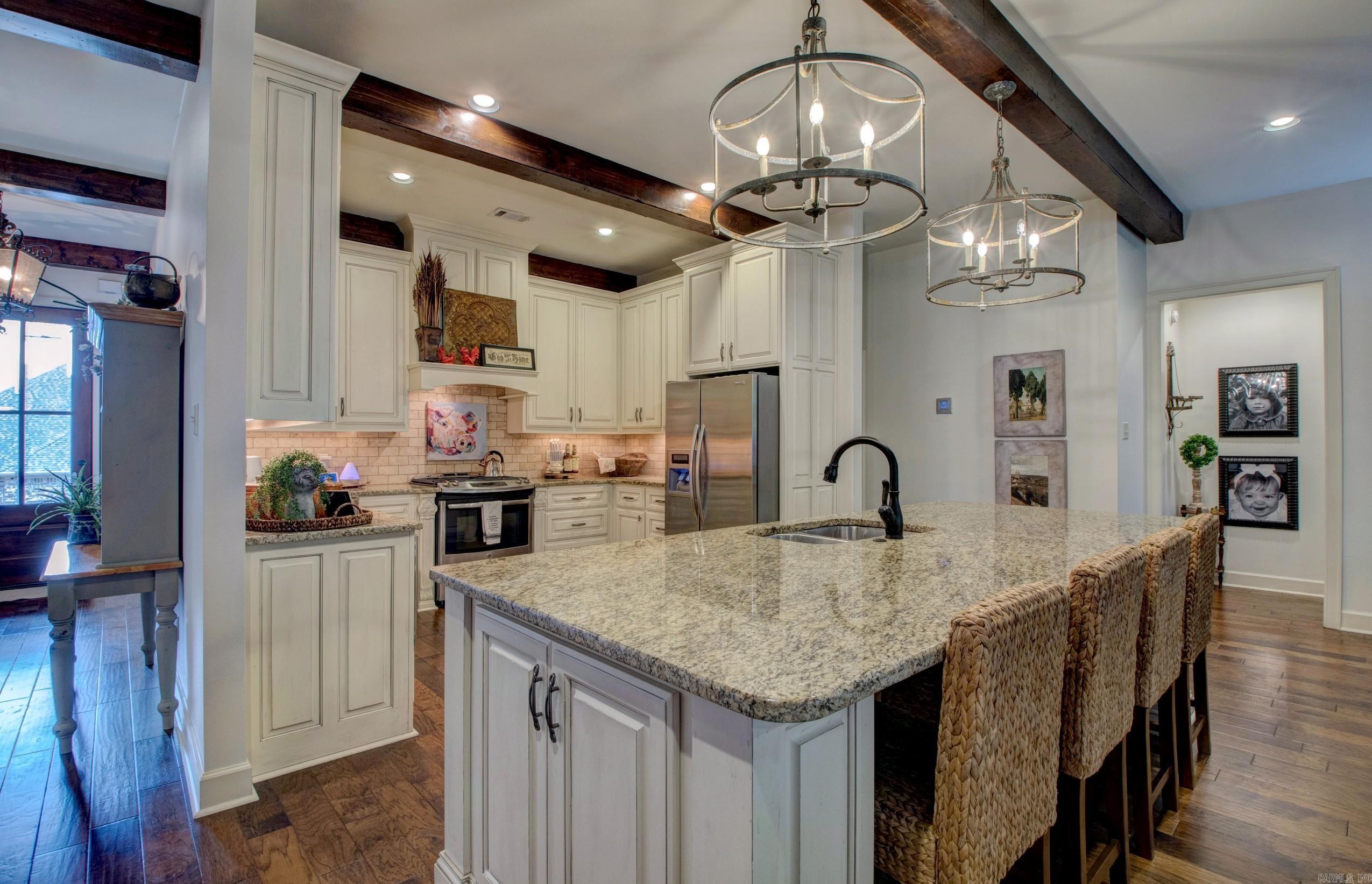 2136  Avondale  Benton, AR