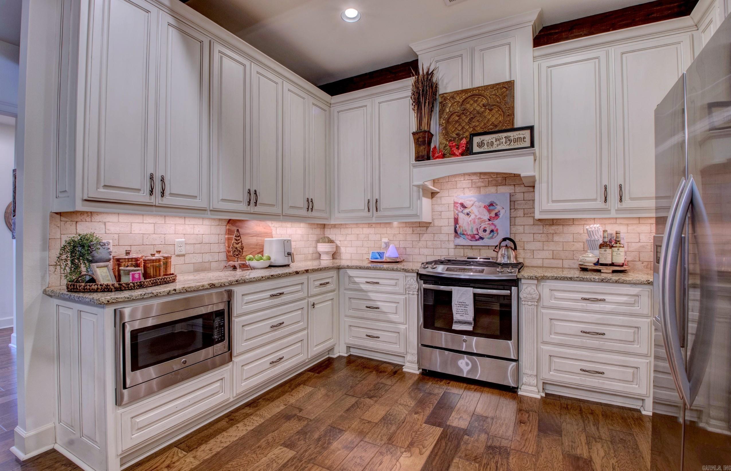 2136  Avondale  Benton, AR