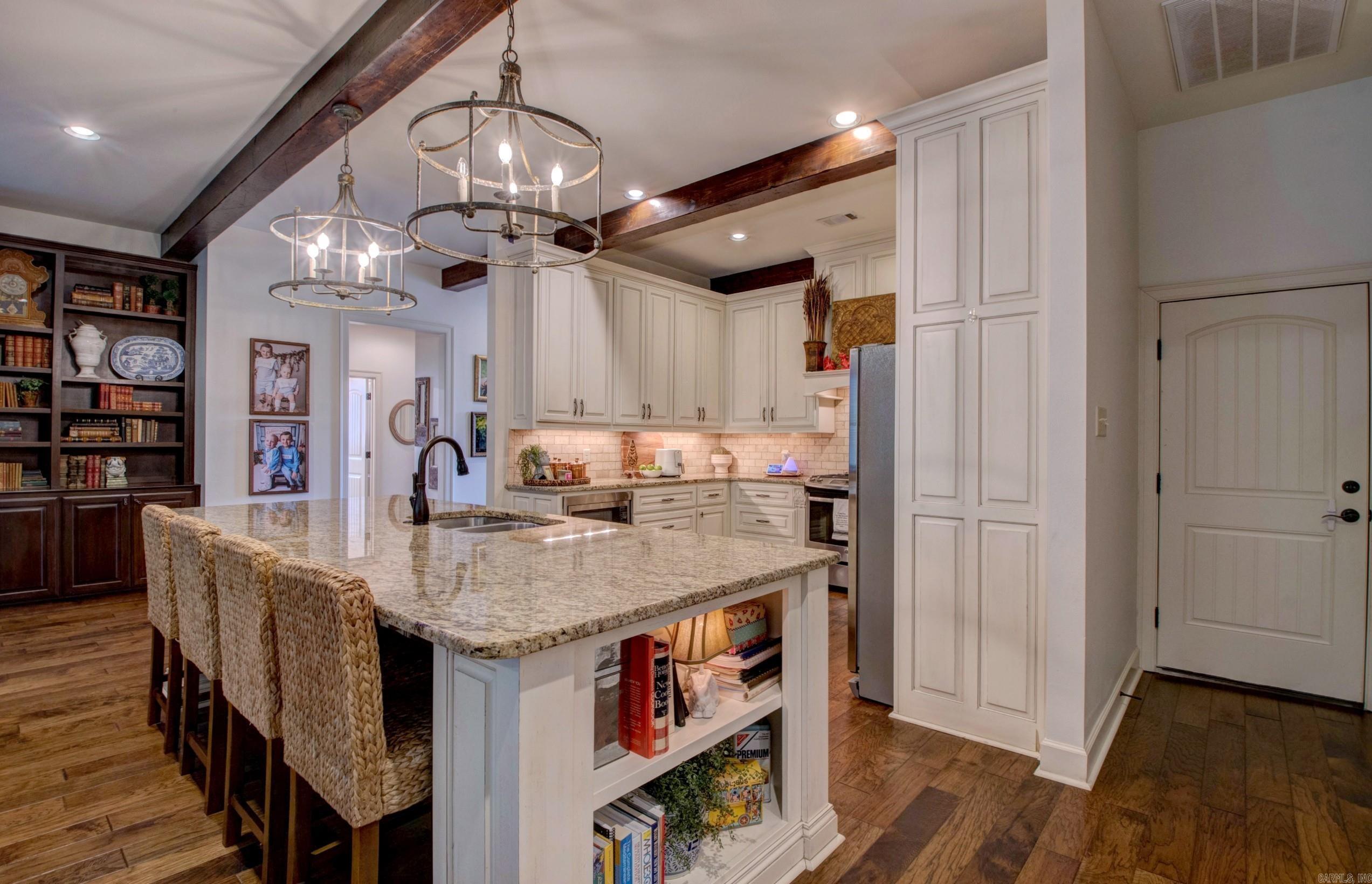 2136  Avondale  Benton, AR