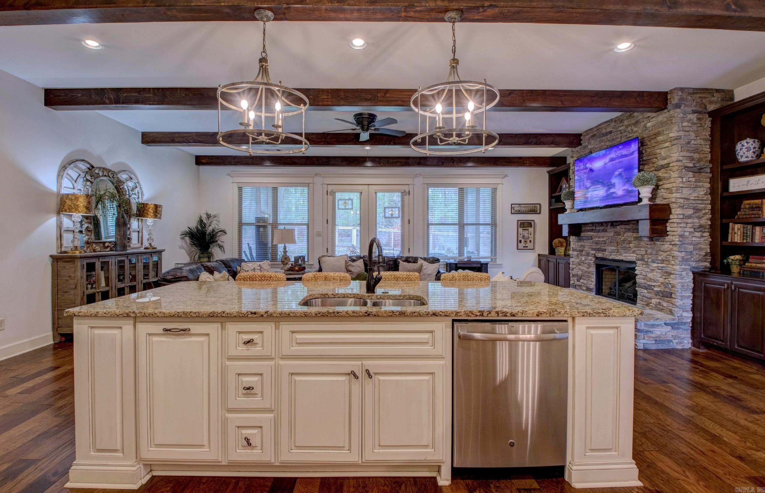 2136  Avondale  Benton, AR