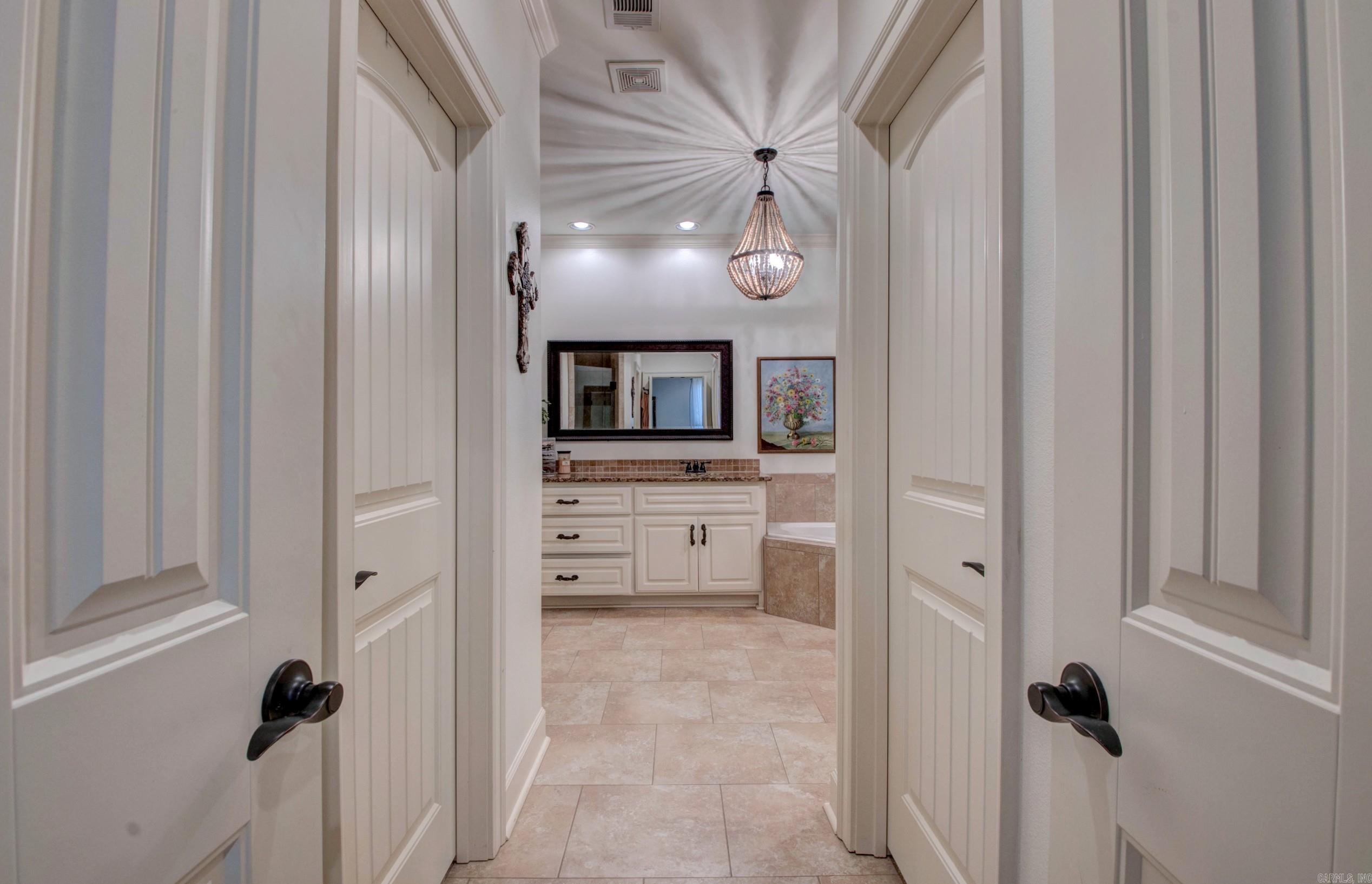 2136  Avondale  Benton, AR