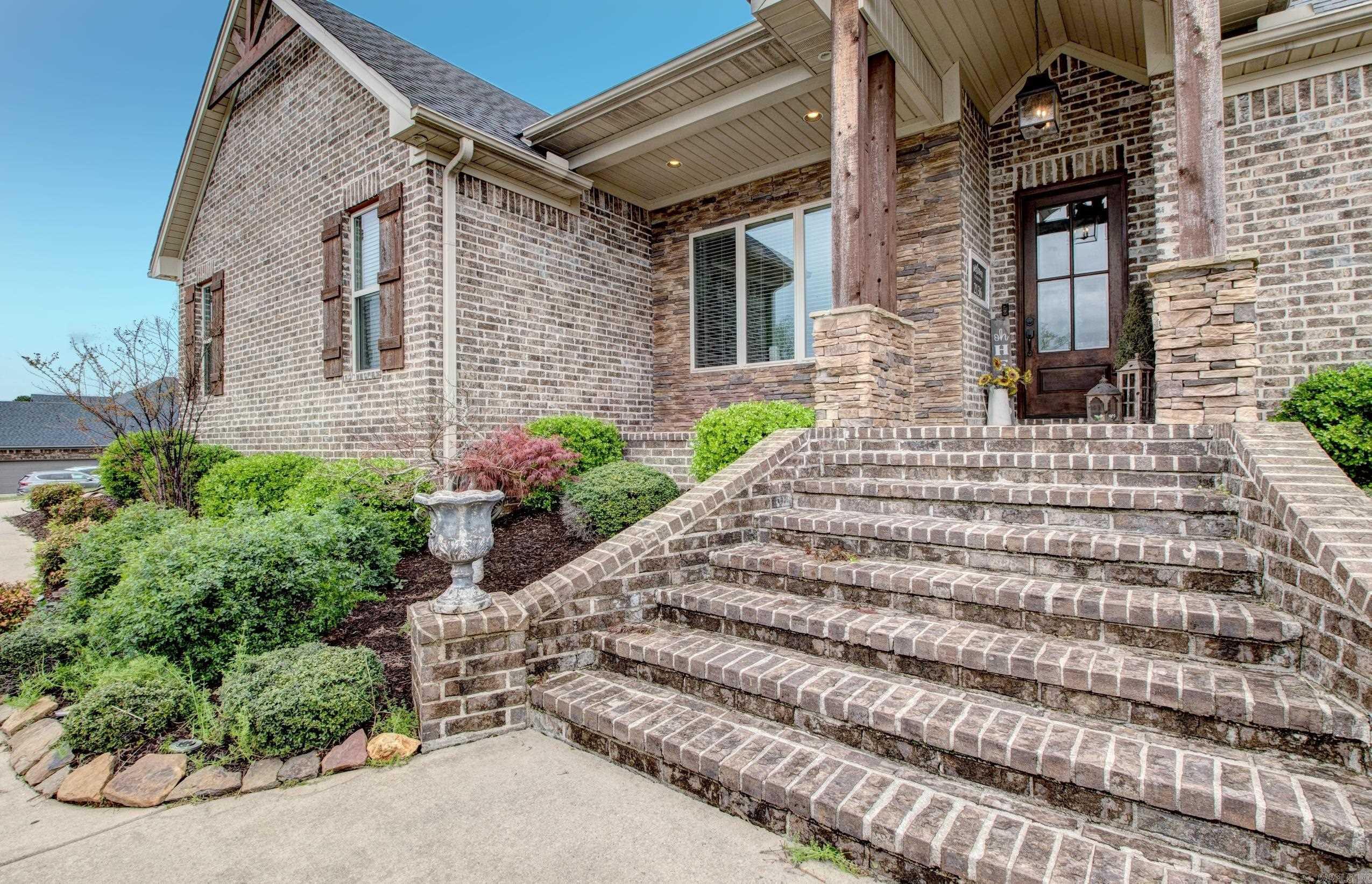 2136  Avondale  Benton, AR
