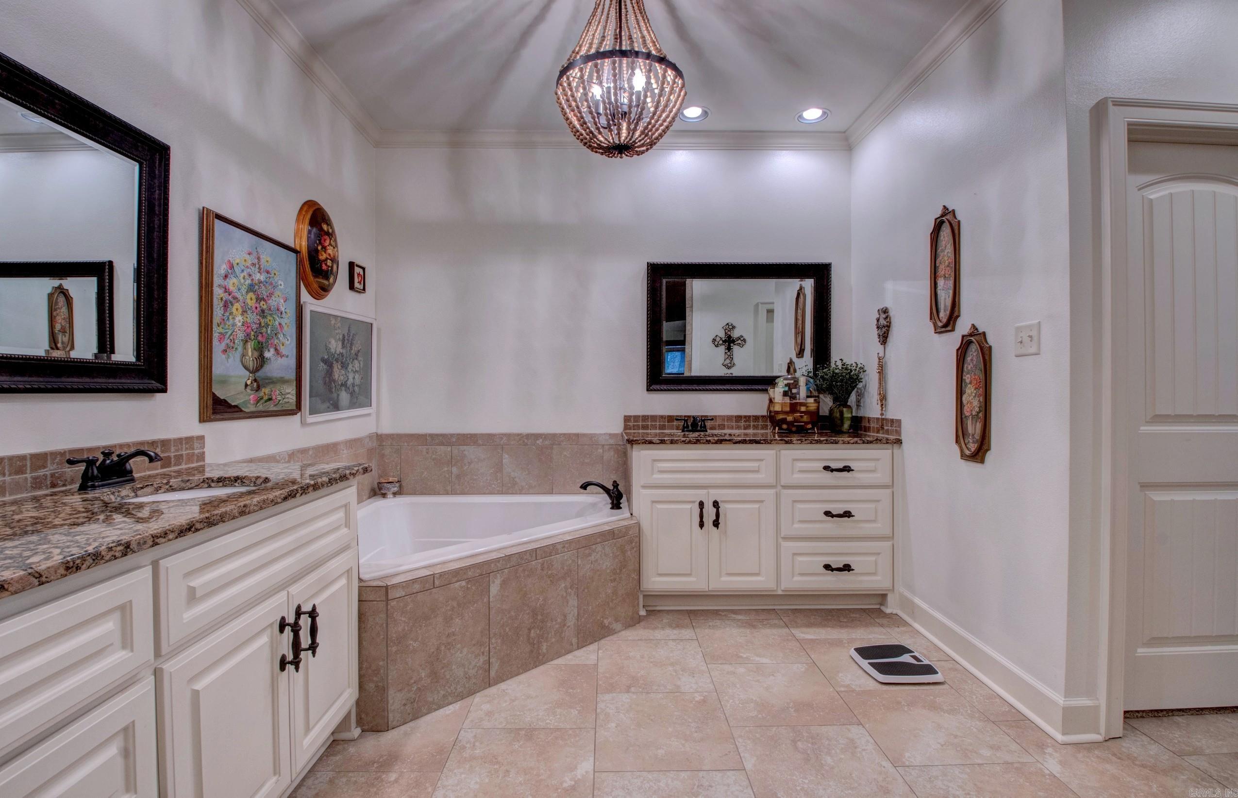 2136  Avondale  Benton, AR