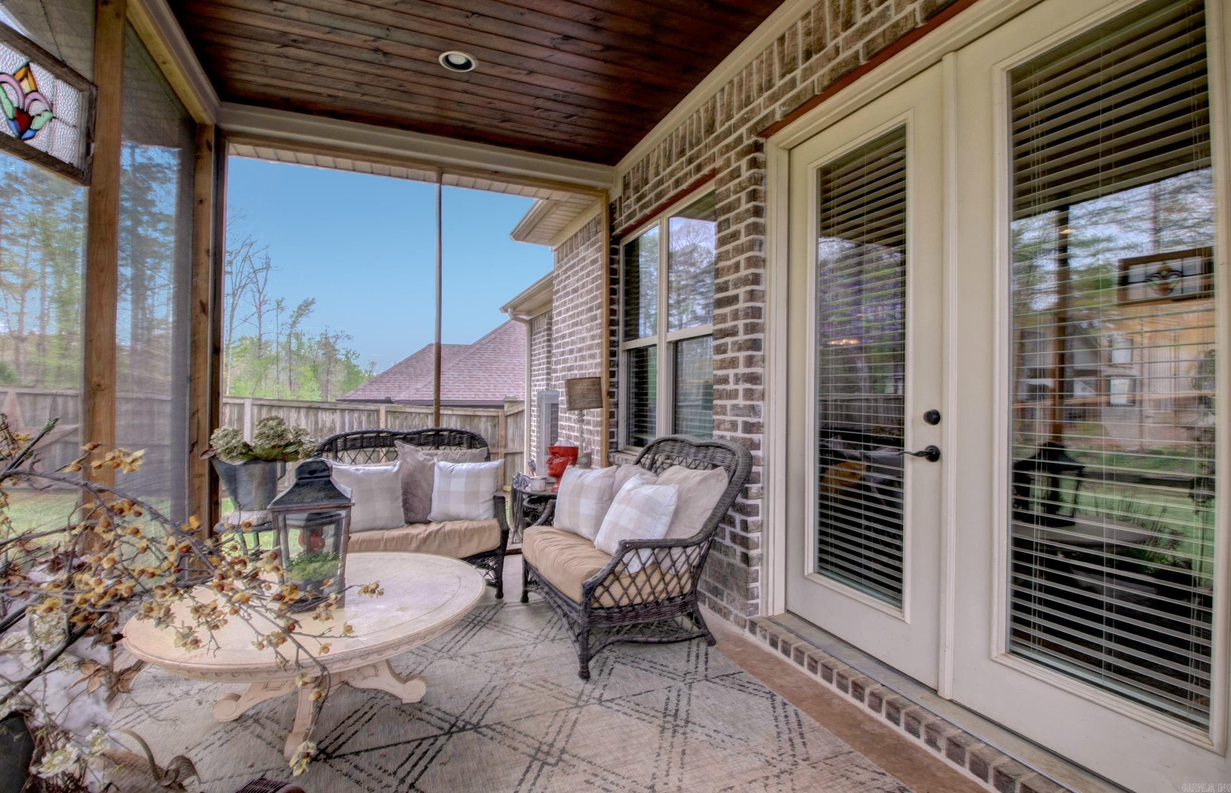 2136  Avondale  Benton, AR