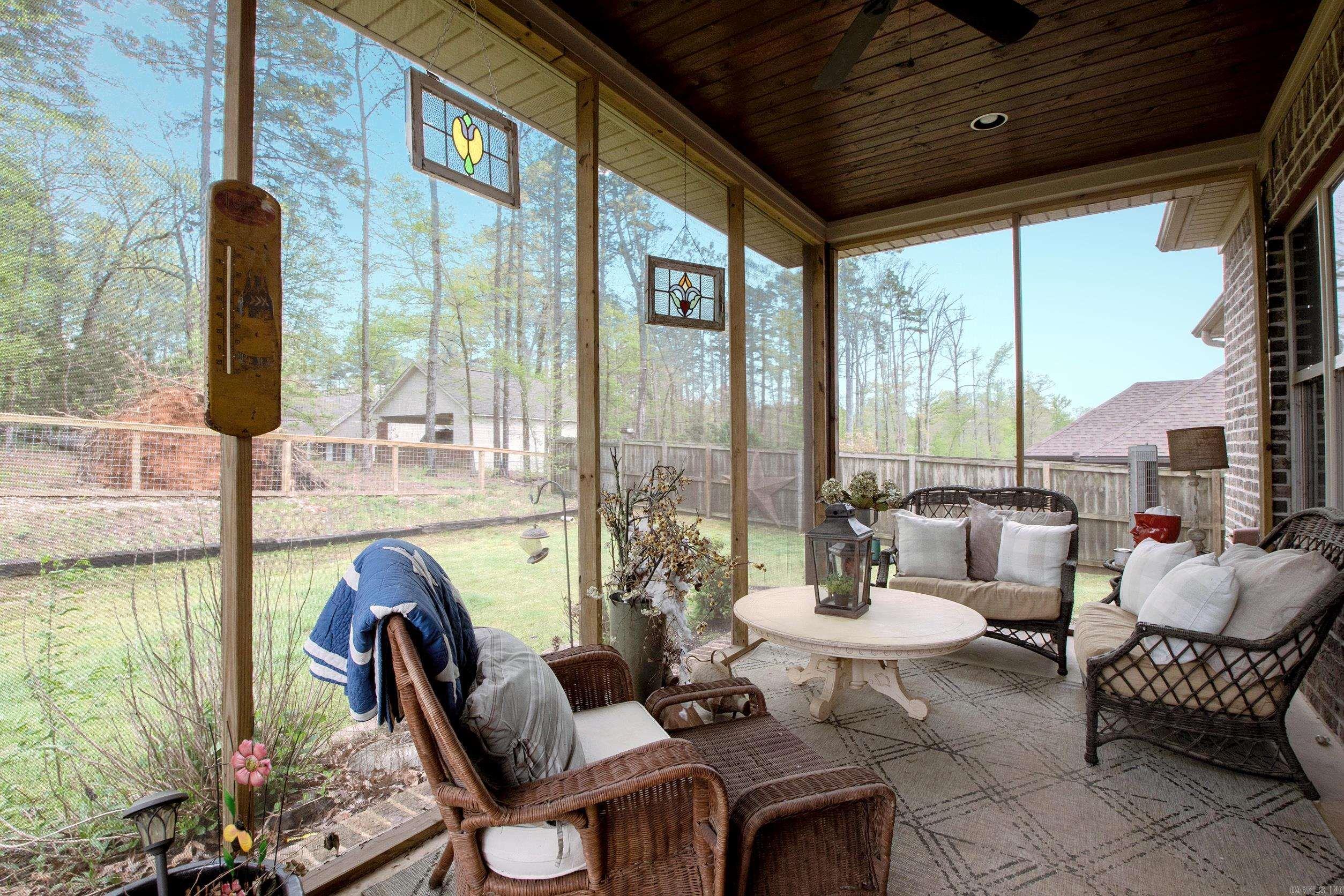 2136  Avondale  Benton, AR