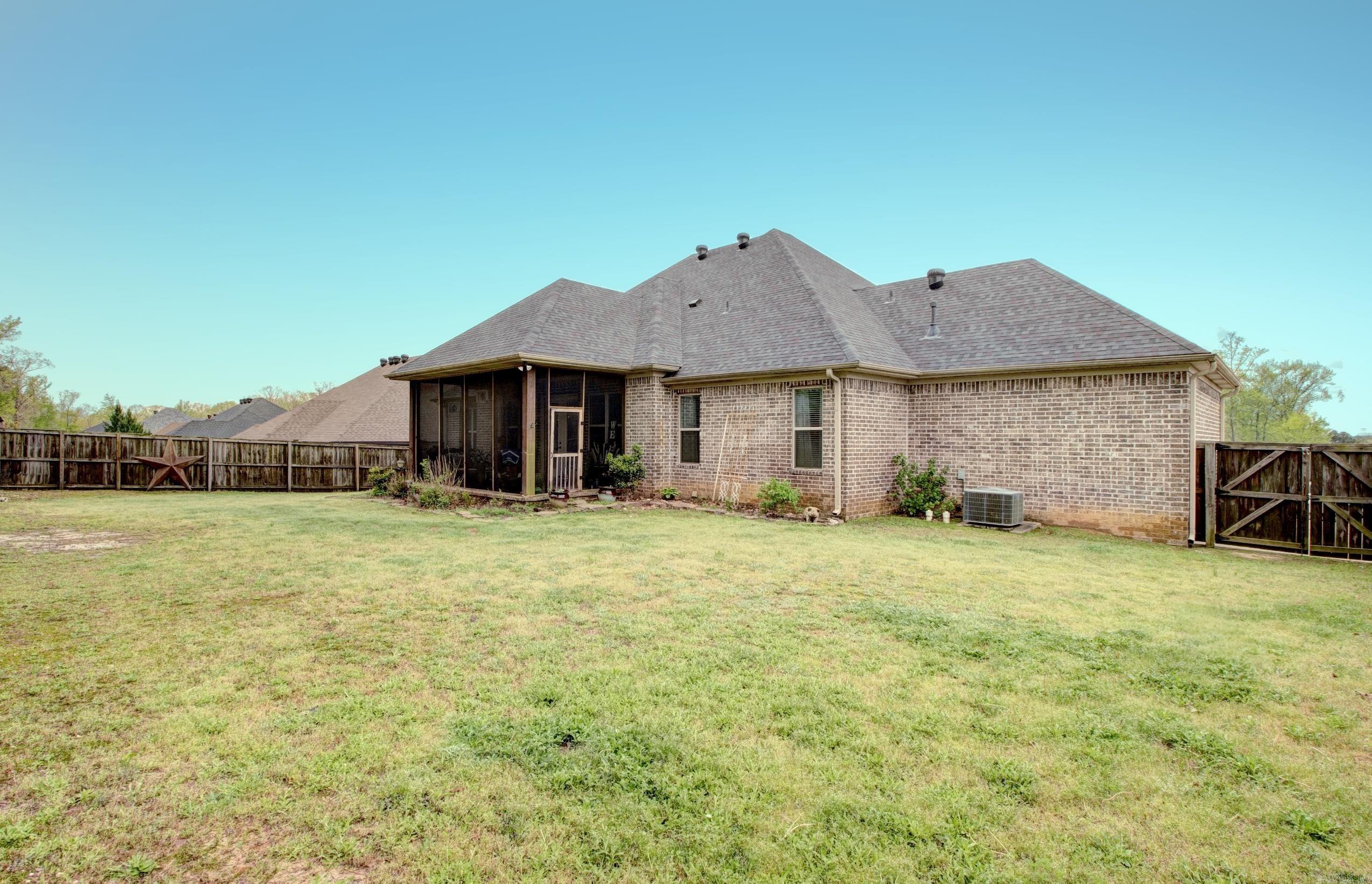 2136  Avondale  Benton, AR