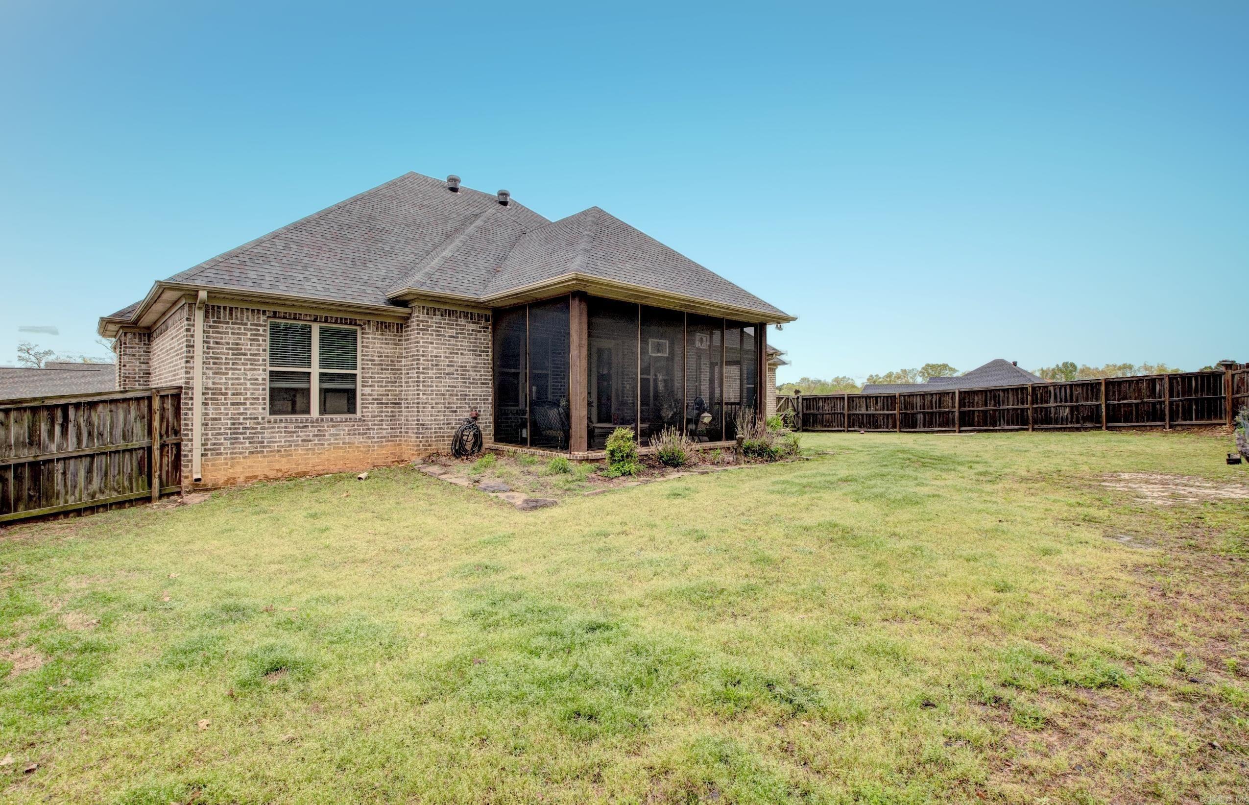 2136  Avondale  Benton, AR
