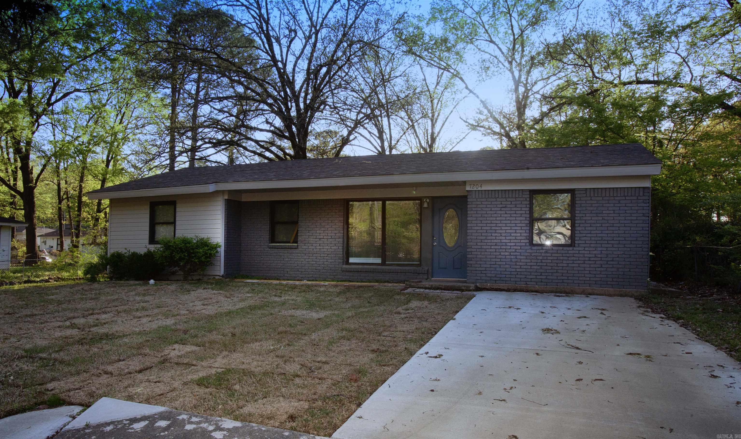 7204 W Wakefield  Little Rock, AR