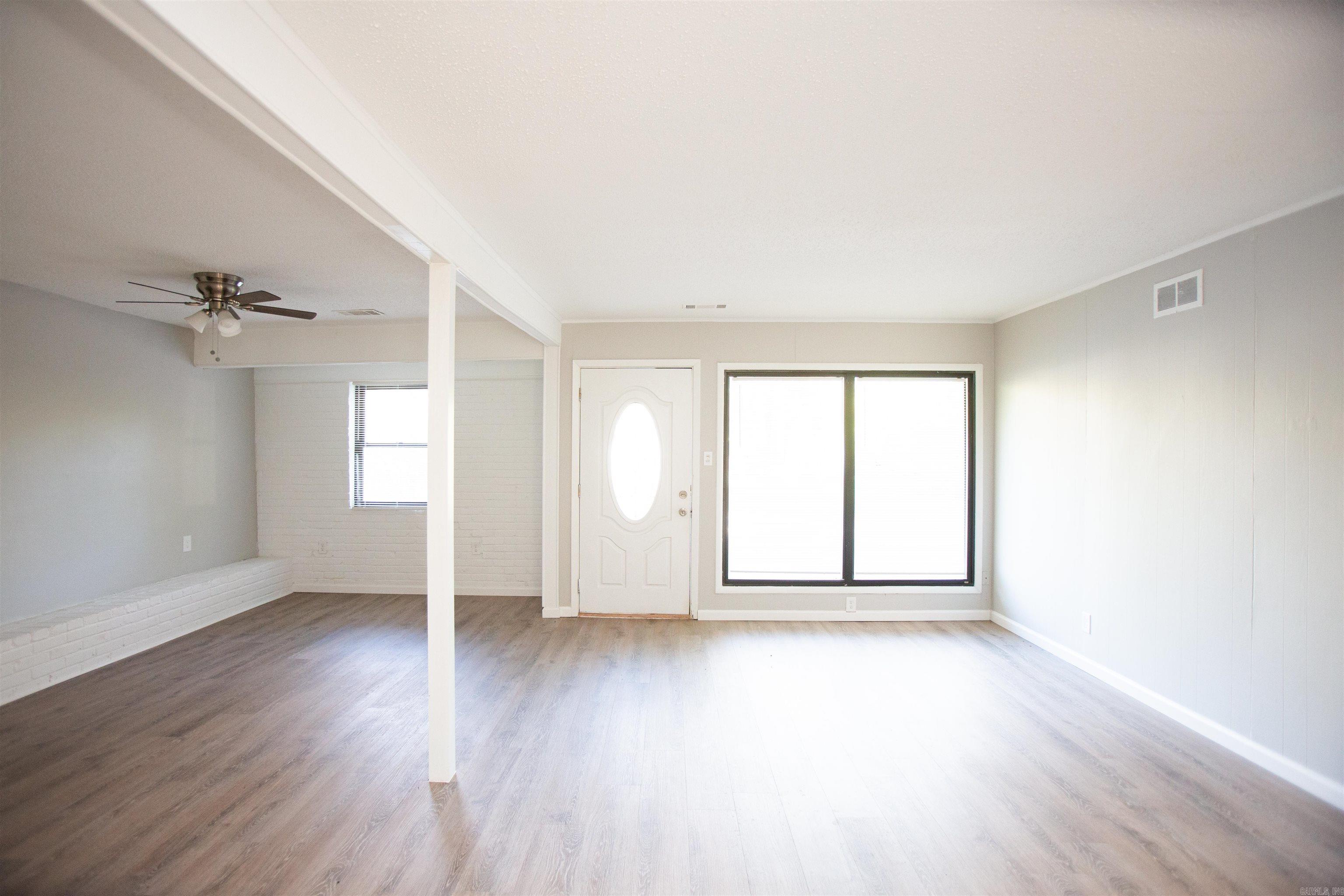 7204 W Wakefield  Little Rock, AR