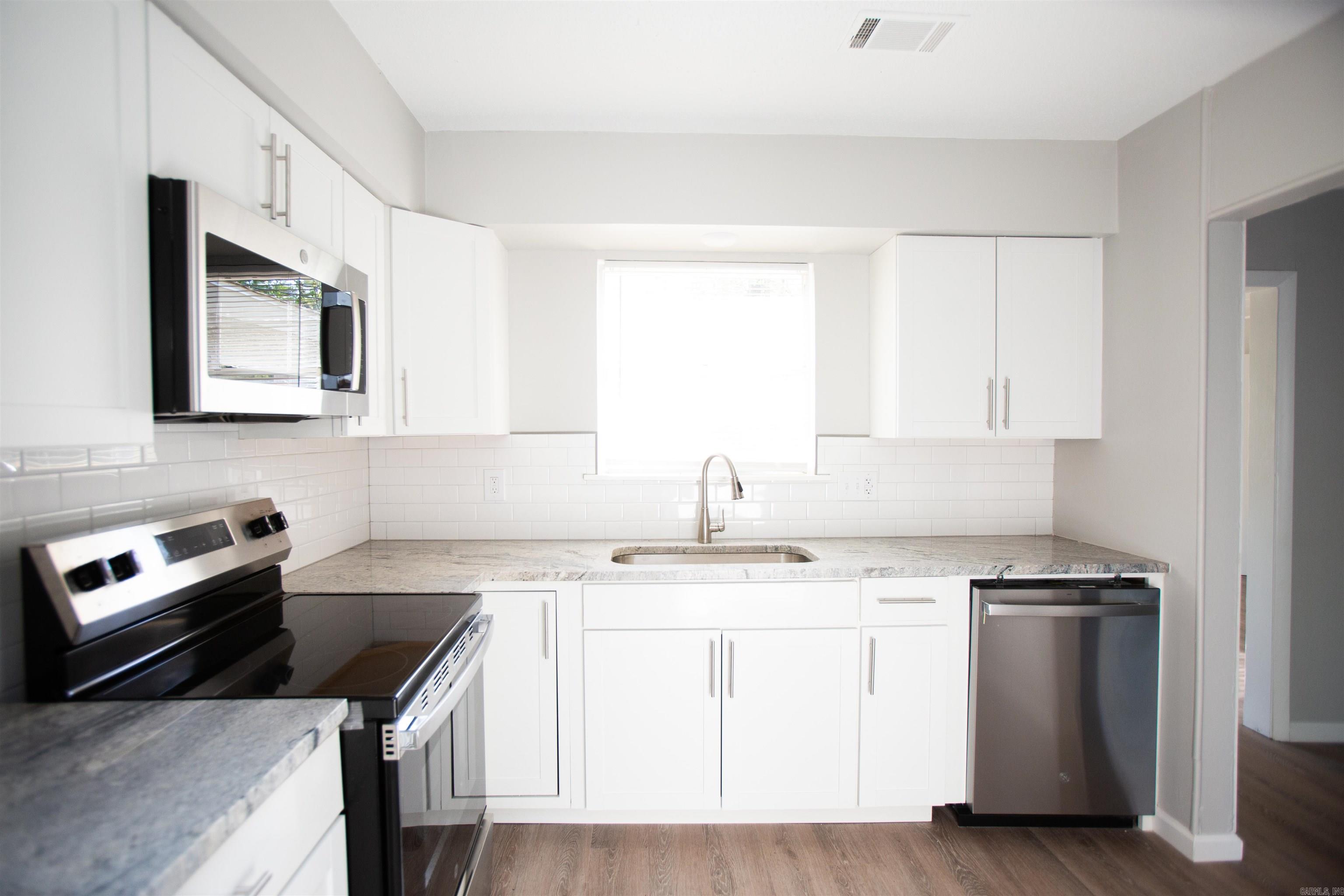 7204 W Wakefield  Little Rock, AR