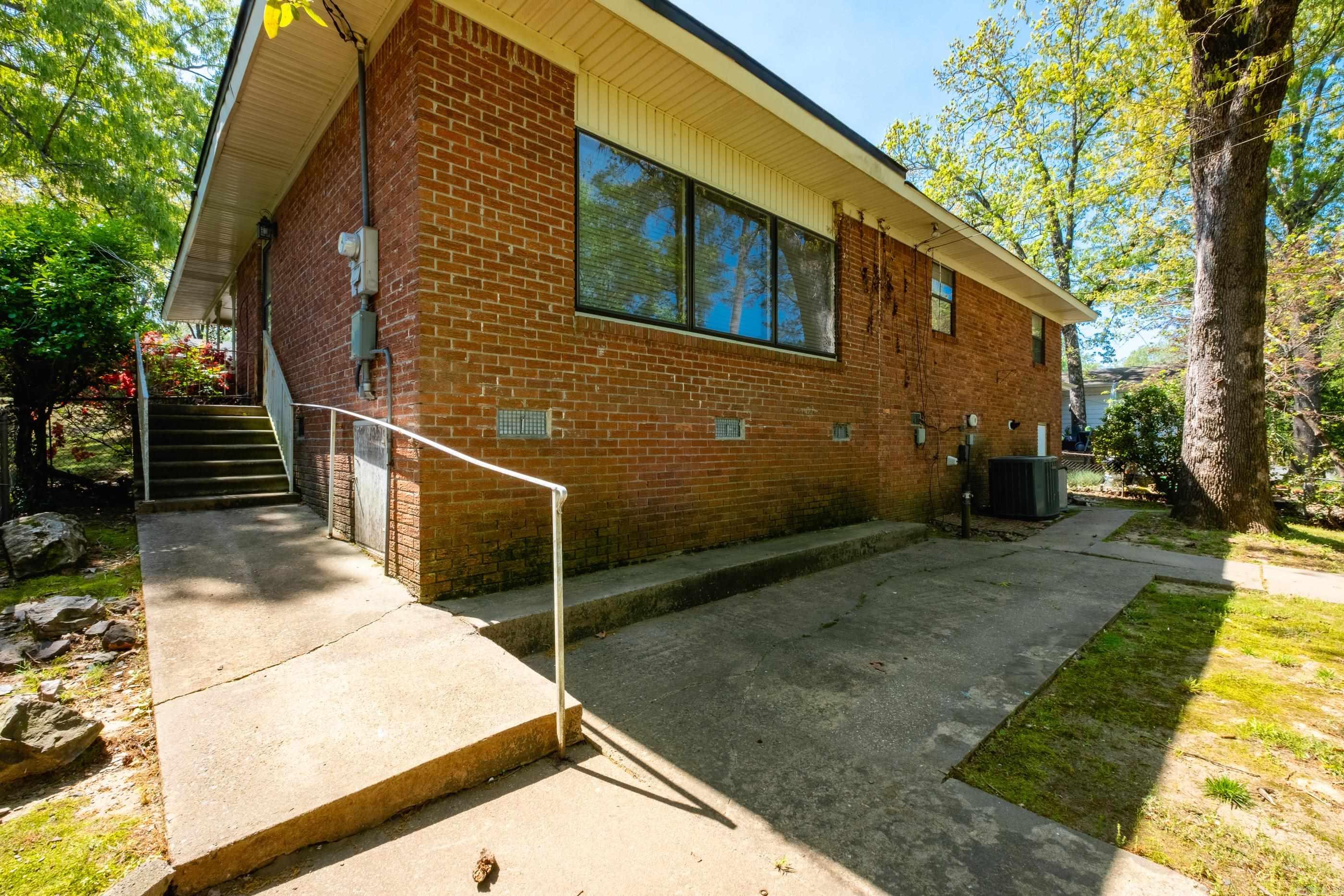 4  Tomahawk  Little Rock, AR