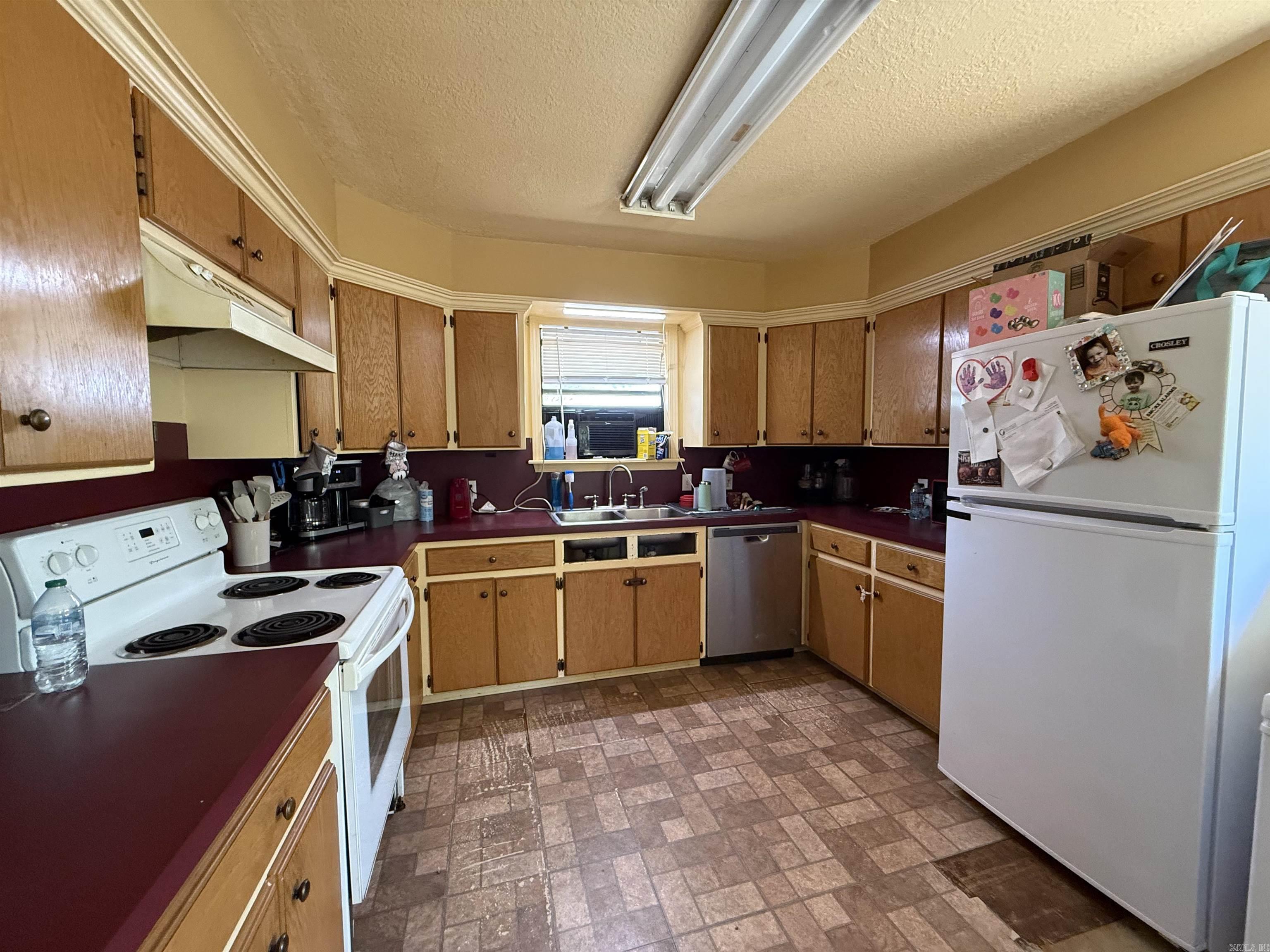 128 W Rock Hill  Lockesburg, AR