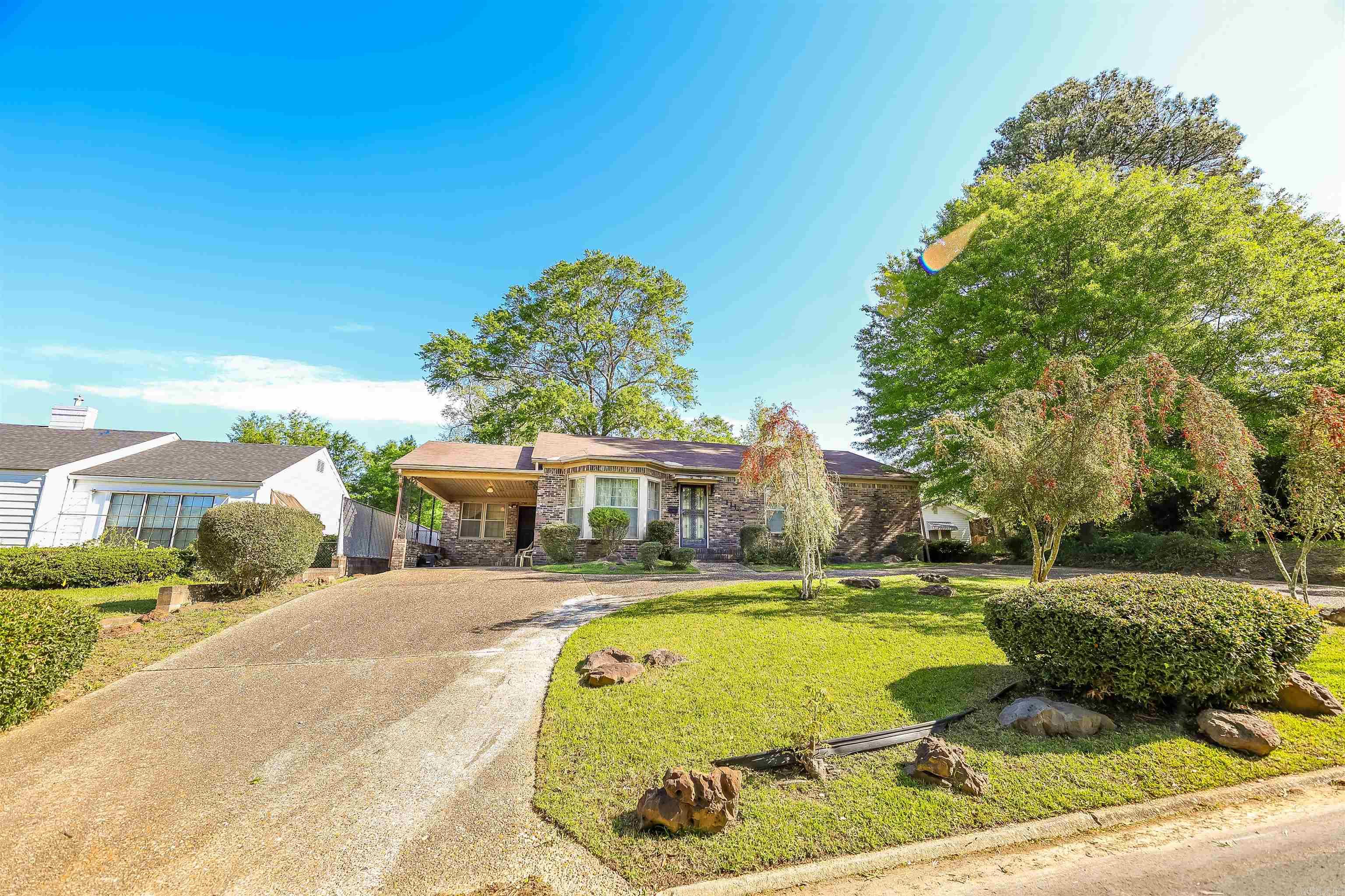 1114 W Oak St  El Dorado, AR