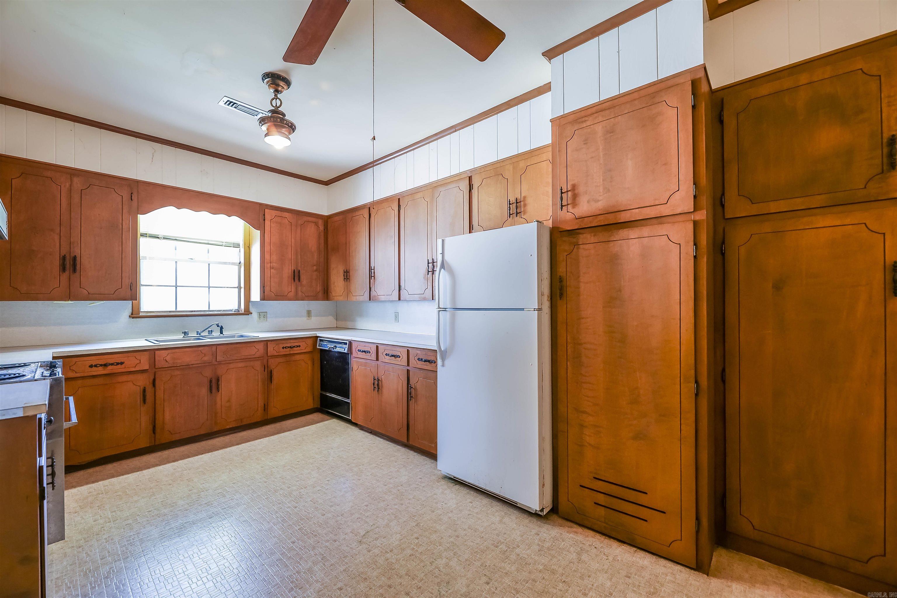 1114 W Oak St  El Dorado, AR