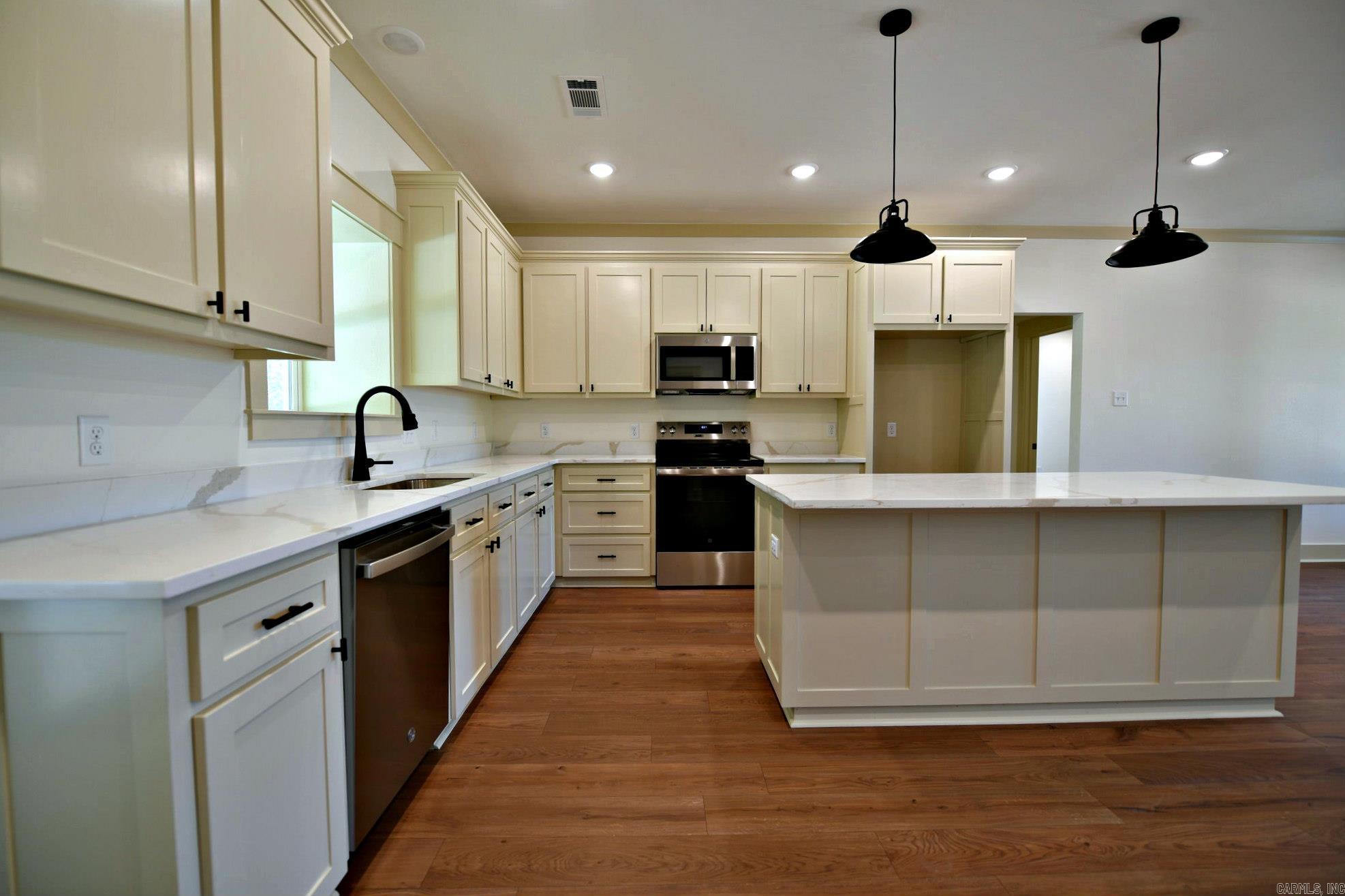 2016 S. Reine St. Mena, AR 71953