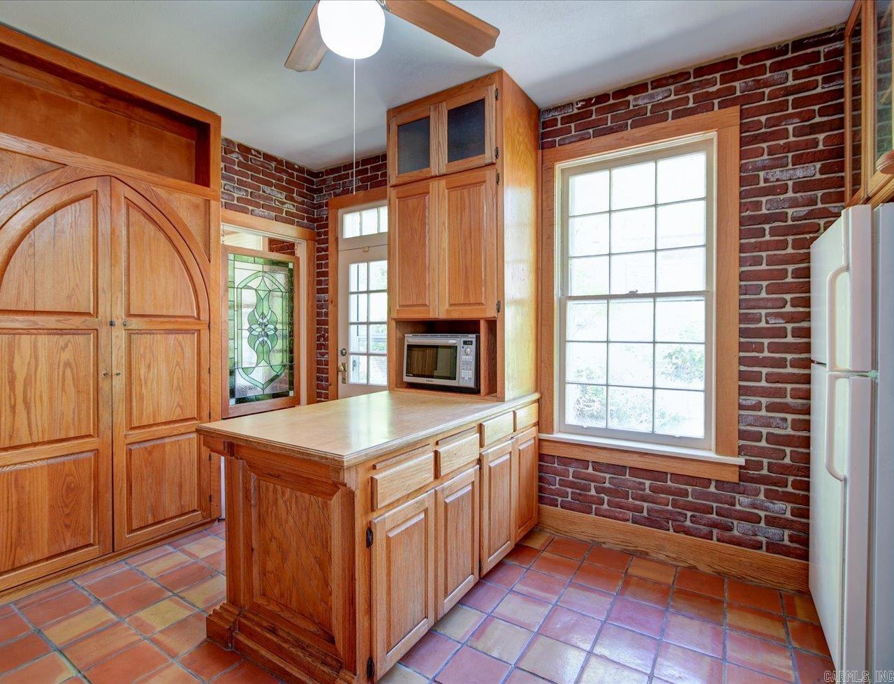 915  Prospect  Hot Springs, AR