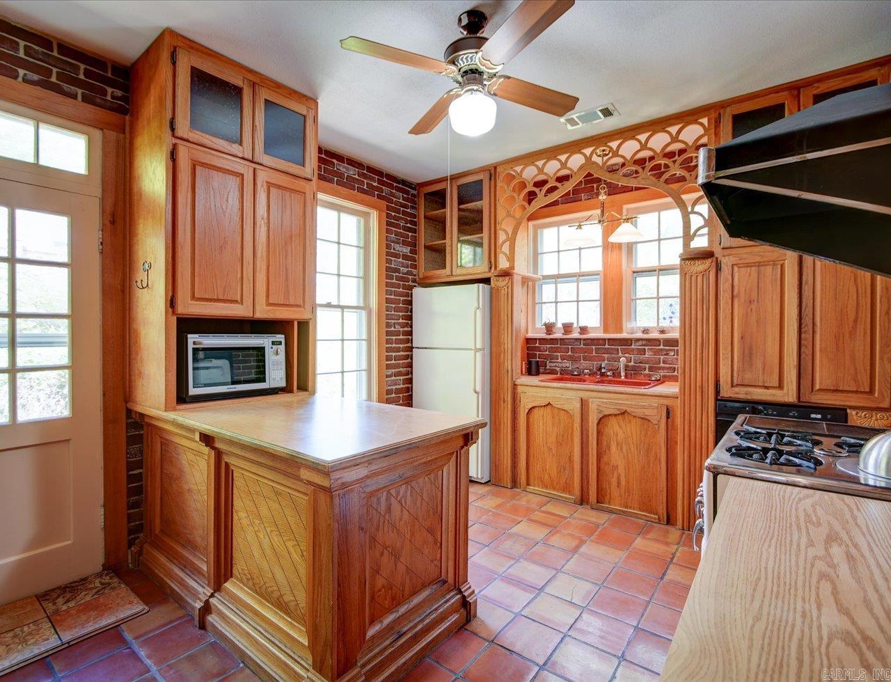 915  Prospect  Hot Springs, AR