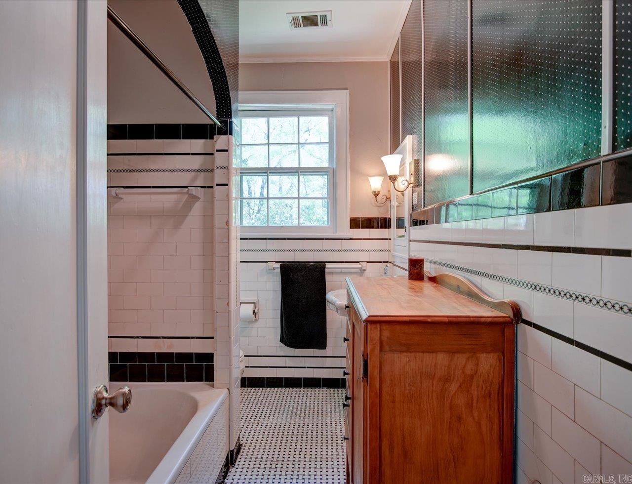 915  Prospect  Hot Springs, AR